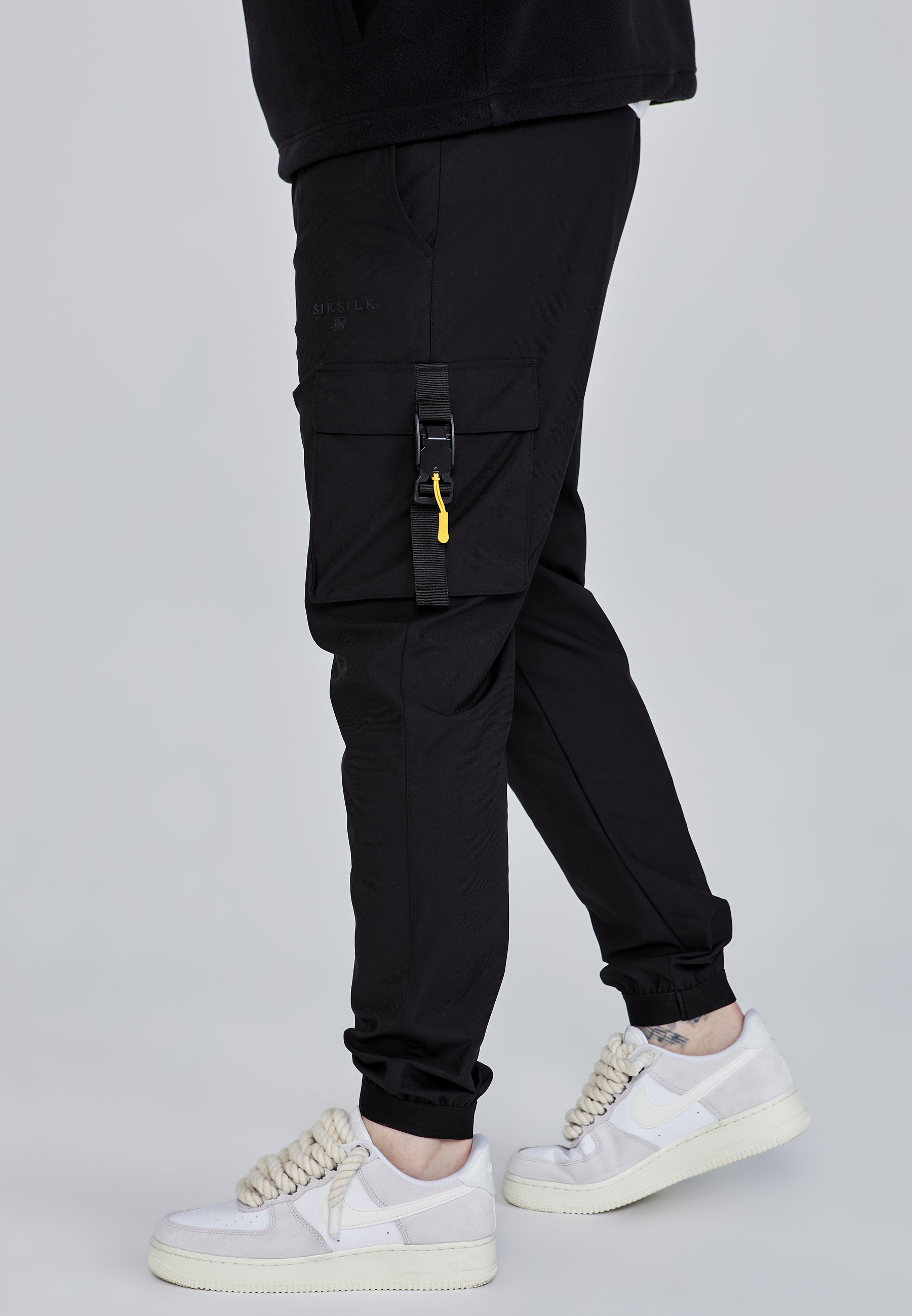 Pantaloni Cargo in nero Pantaloni SikSilk