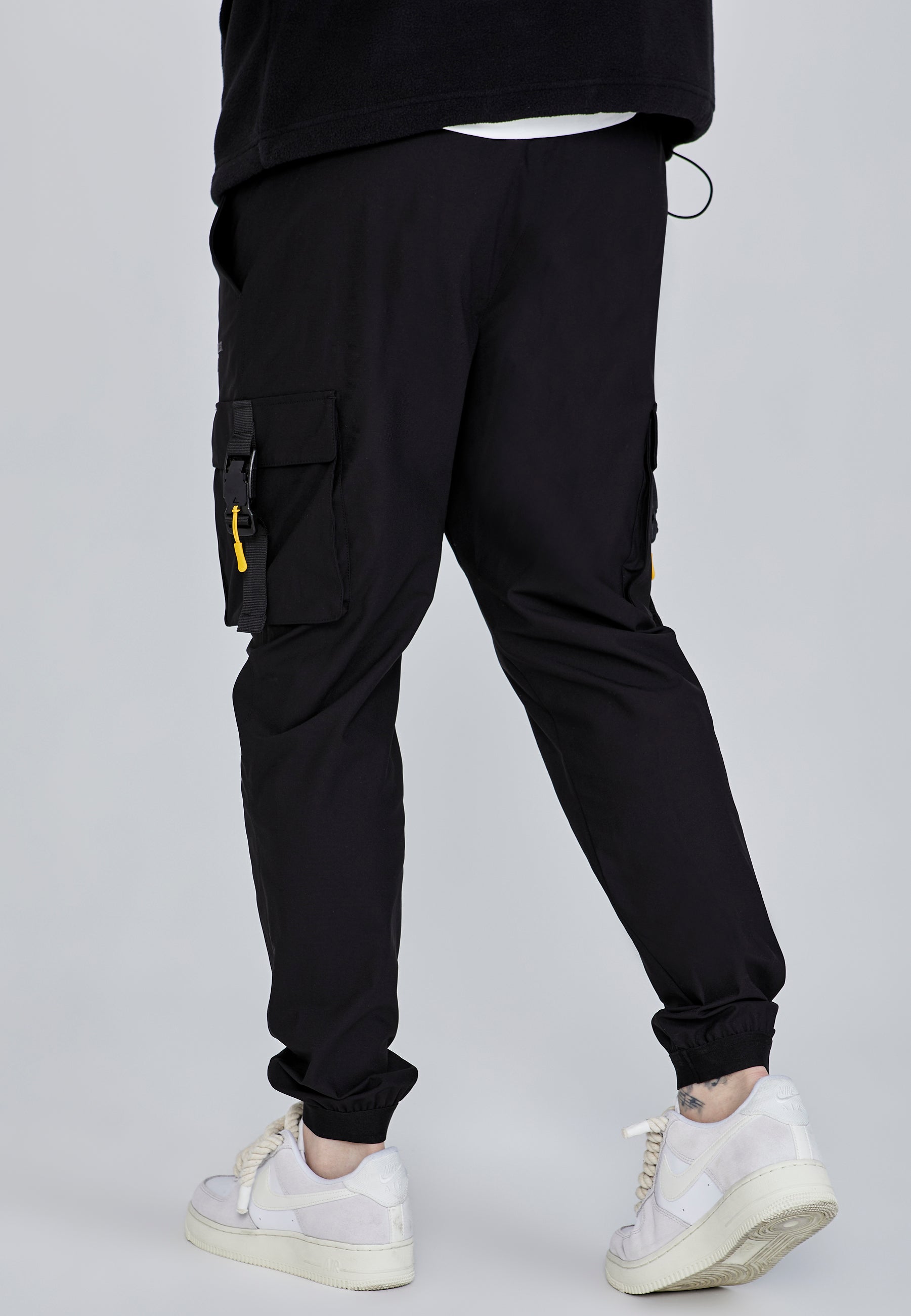 Pantaloni Cargo in nero Pantaloni SikSilk