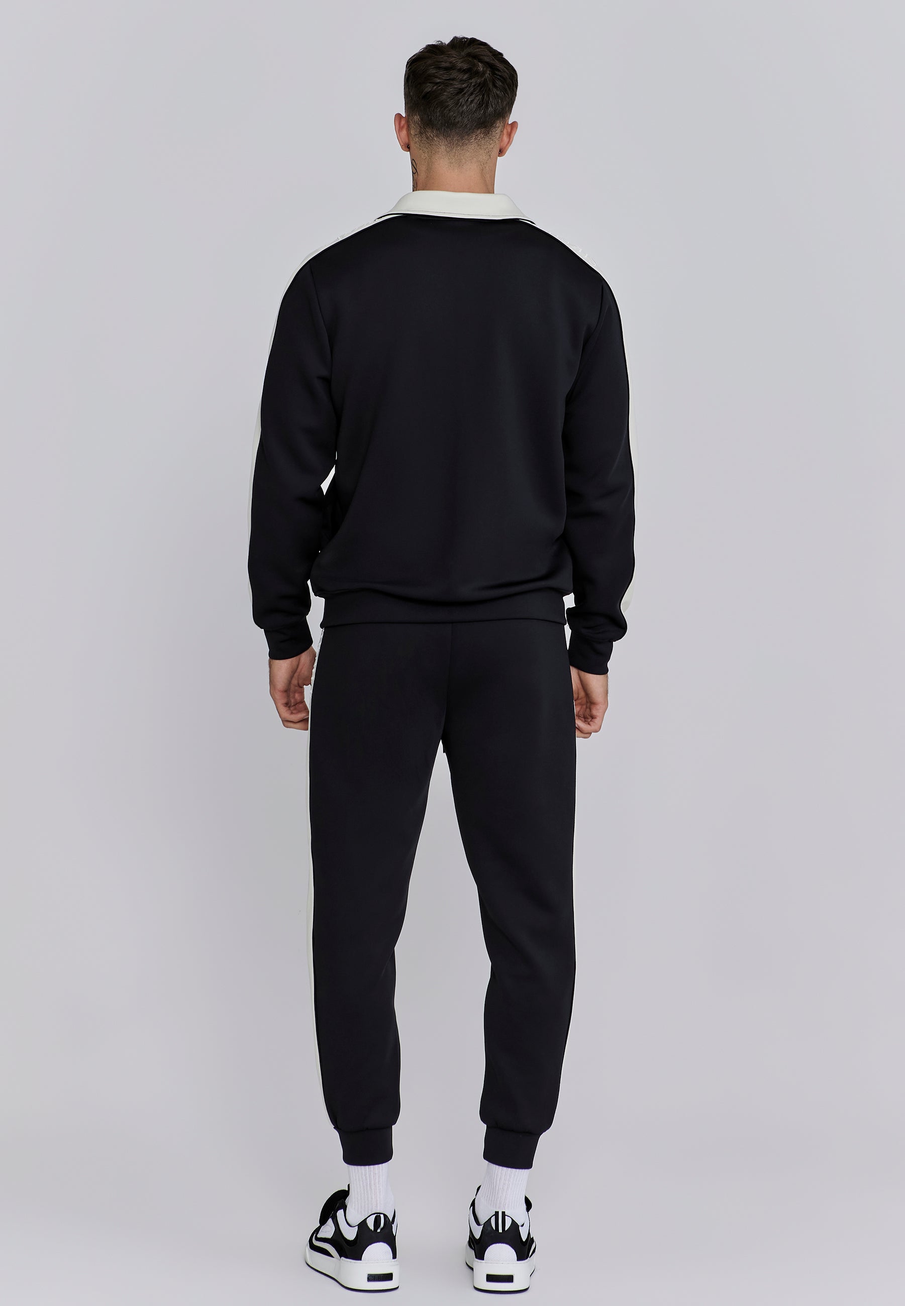 Crest Track Top in nero Giacche da ginnastica SikSilk