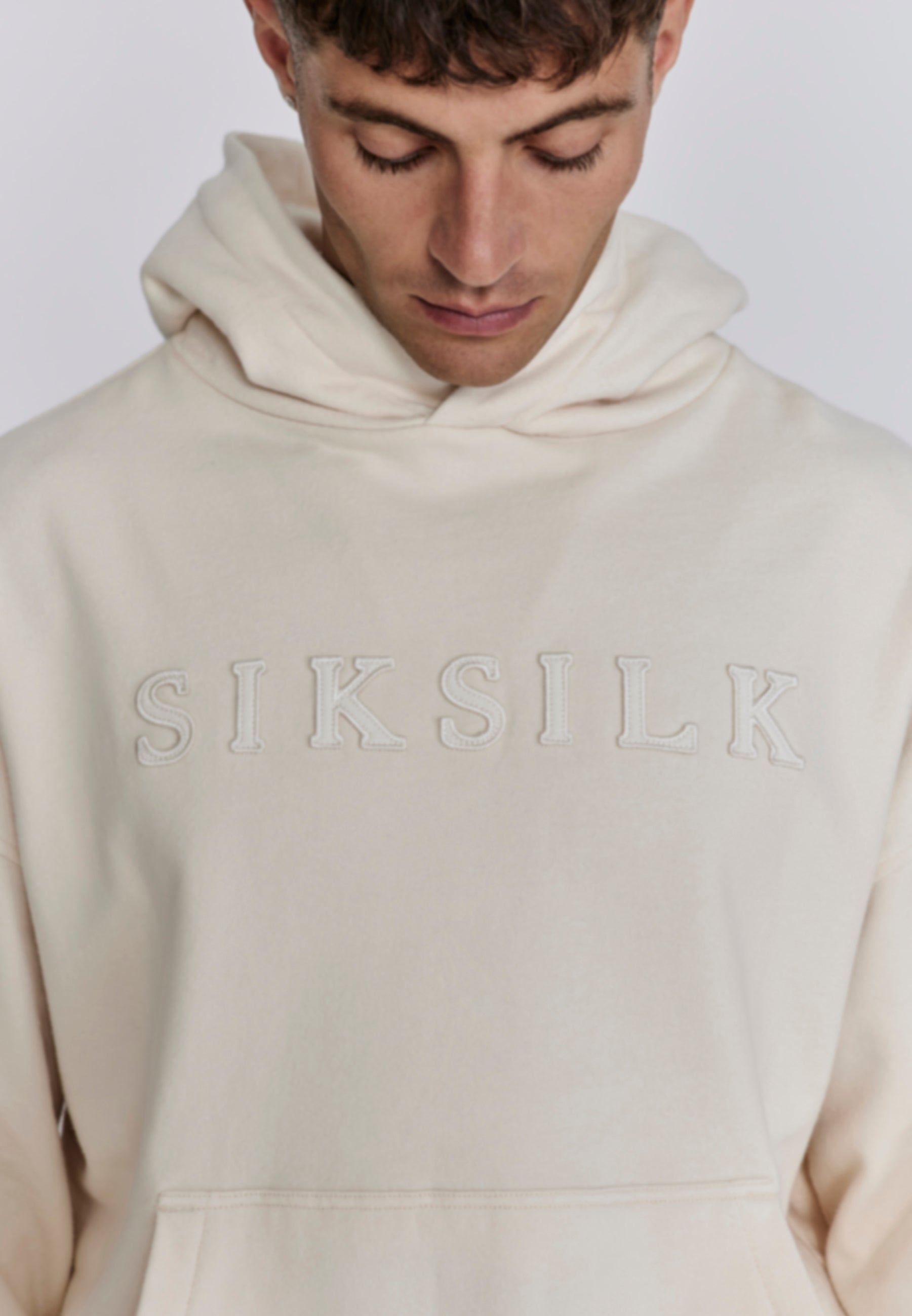 Felpa con cappuccio applique in ecru Felpa con cappuccio SikSilk