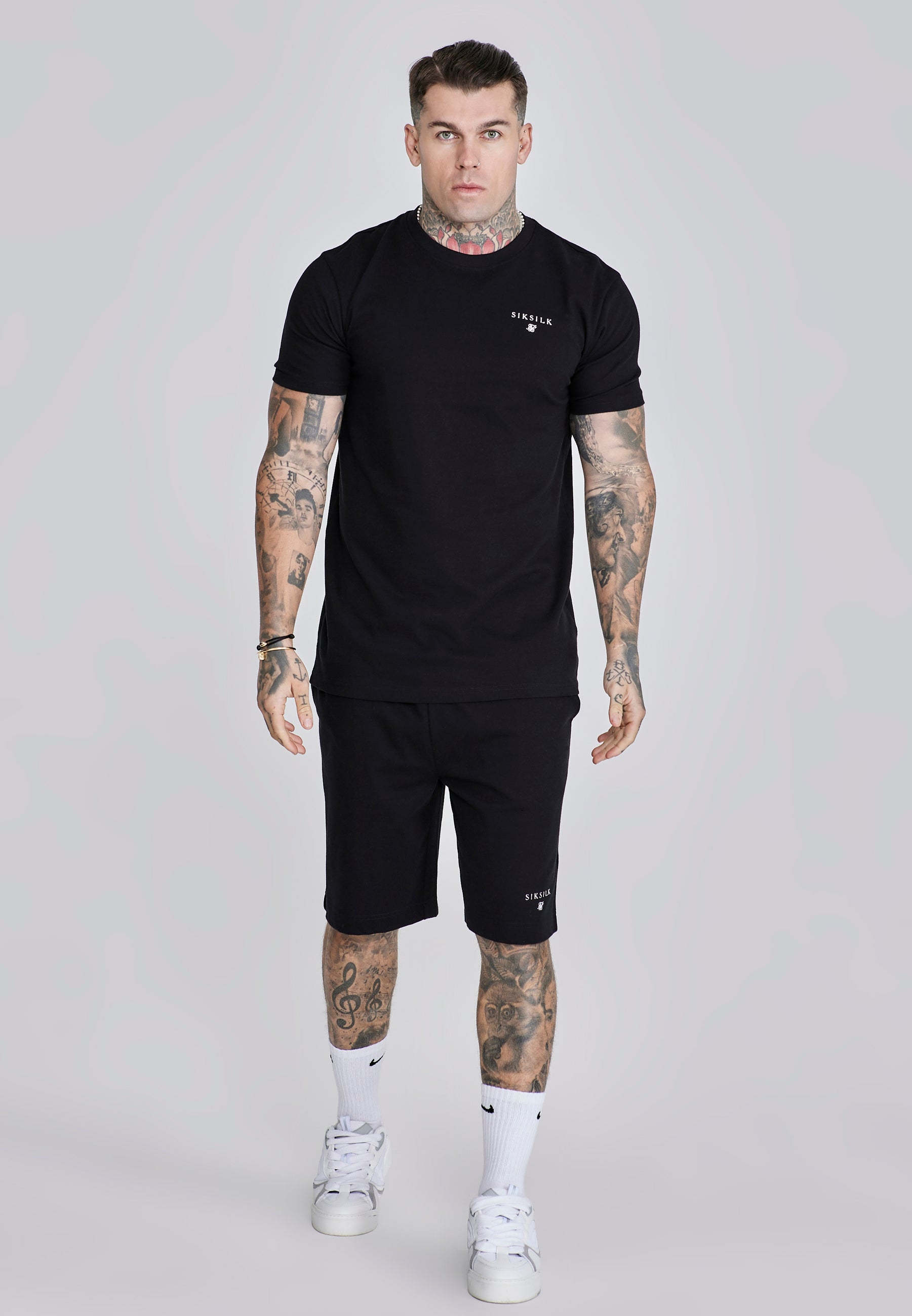 Set di maglietta e pantaloncini neri SikSilk