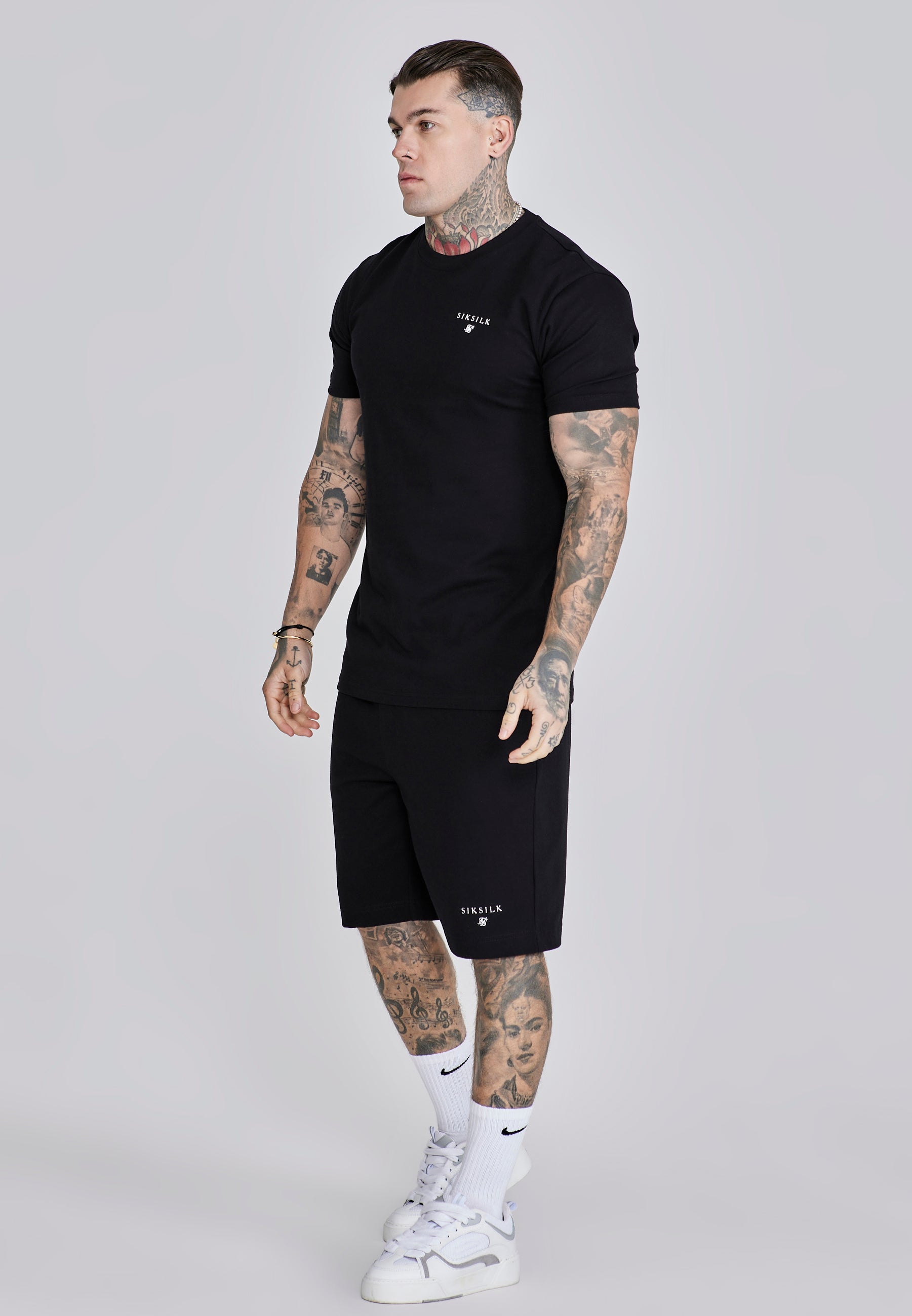 Set di maglietta e pantaloncini neri SikSilk