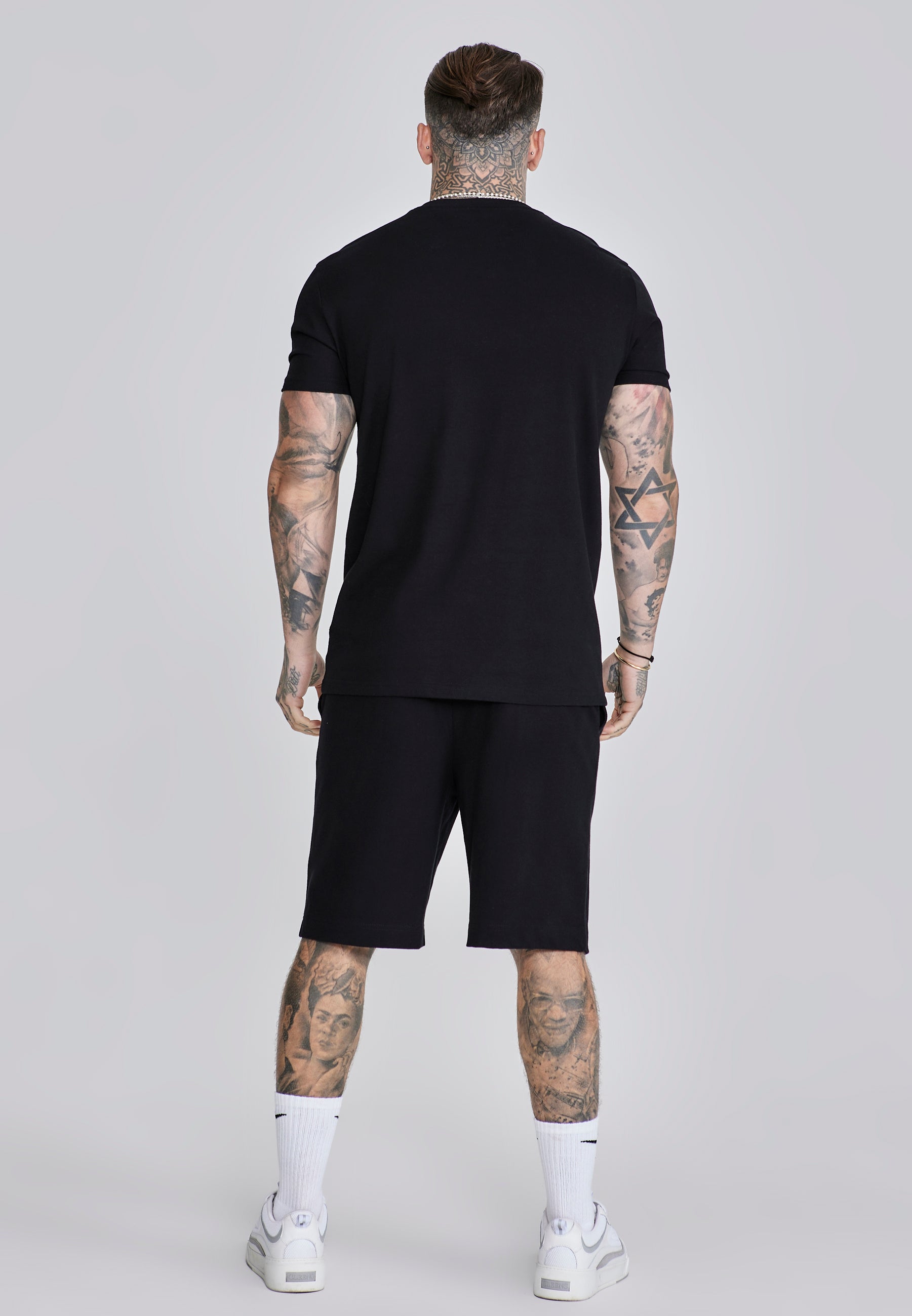 Set di maglietta e pantaloncini neri SikSilk
