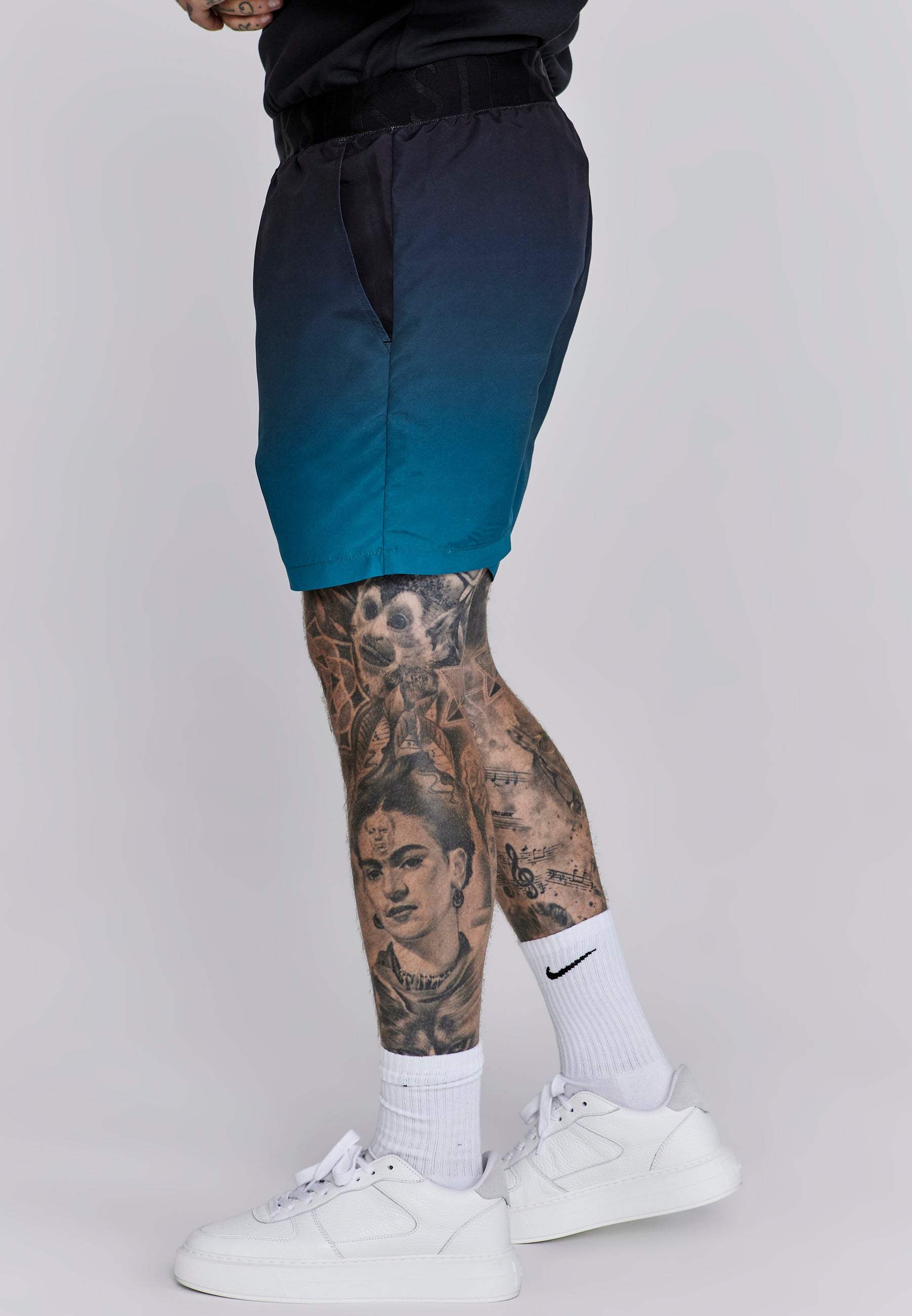 Pantaloncini da bagno Fade in nero, calzoncini da bagno verde acqua SikSilk
