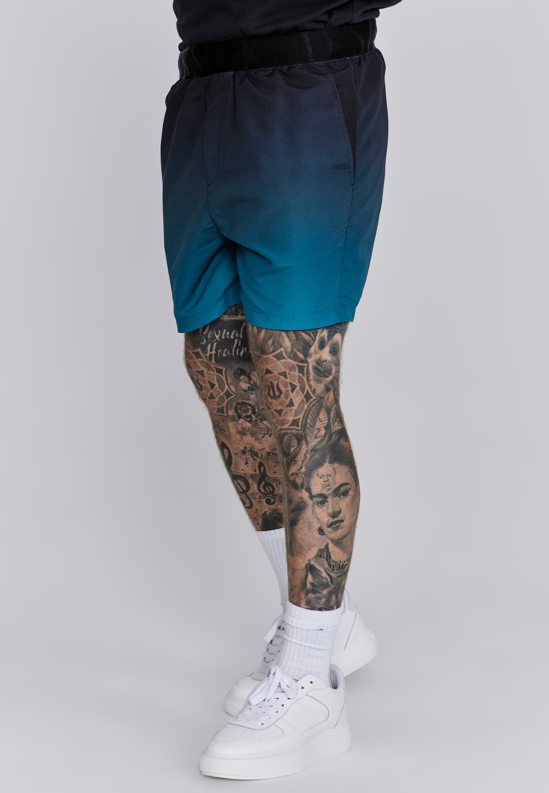 Pantaloncini da bagno Fade in nero, calzoncini da bagno verde acqua SikSilk