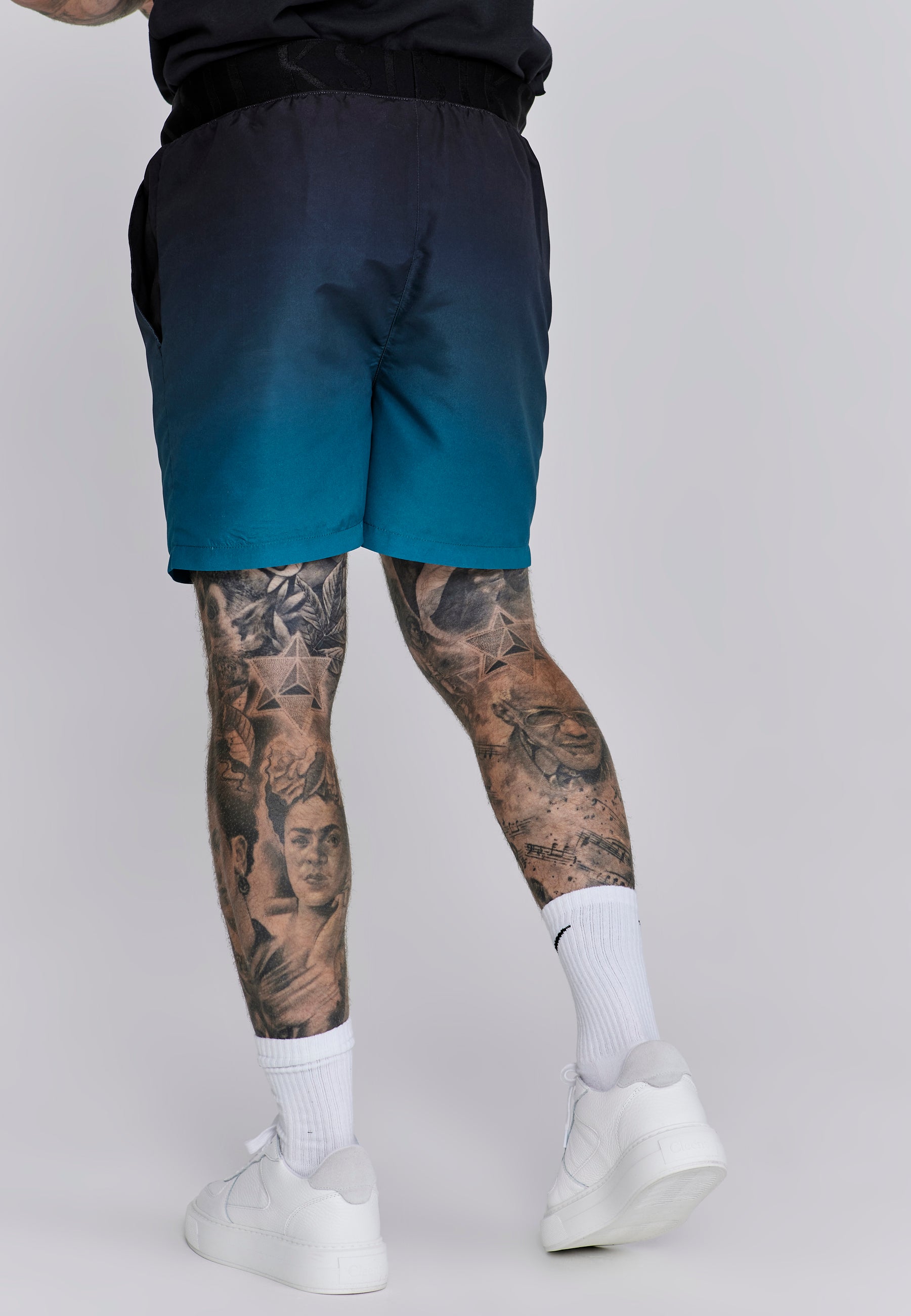 Pantaloncini da bagno Fade in nero, calzoncini da bagno verde acqua SikSilk