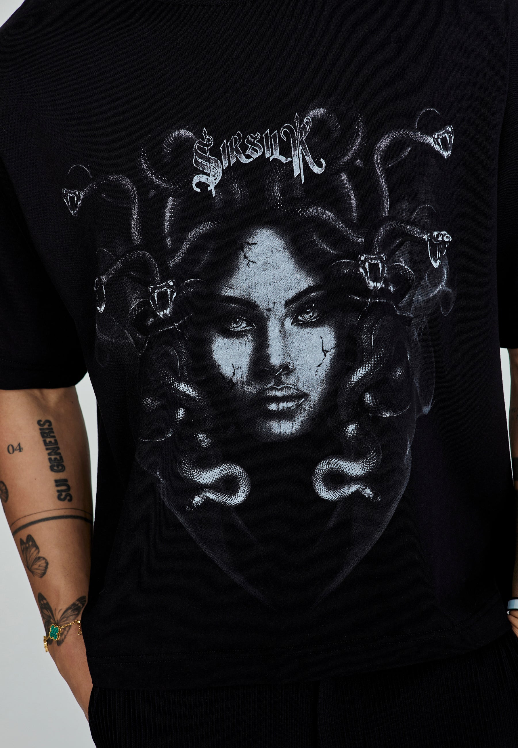 Maglietta Medusa in Nero Magliette SikSilk