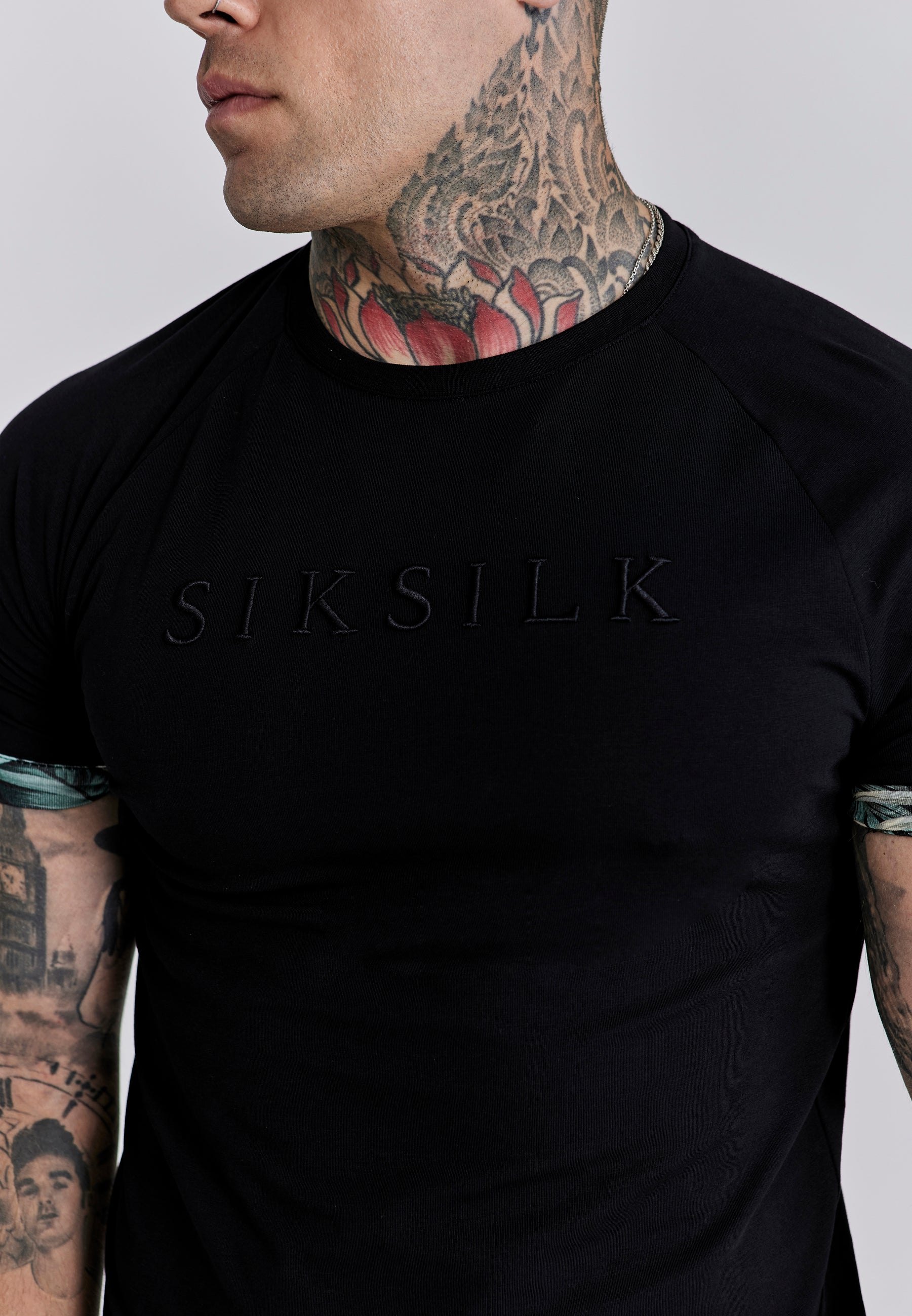 Maglietta con maniche a rotolo in nero Magliette SikSilk