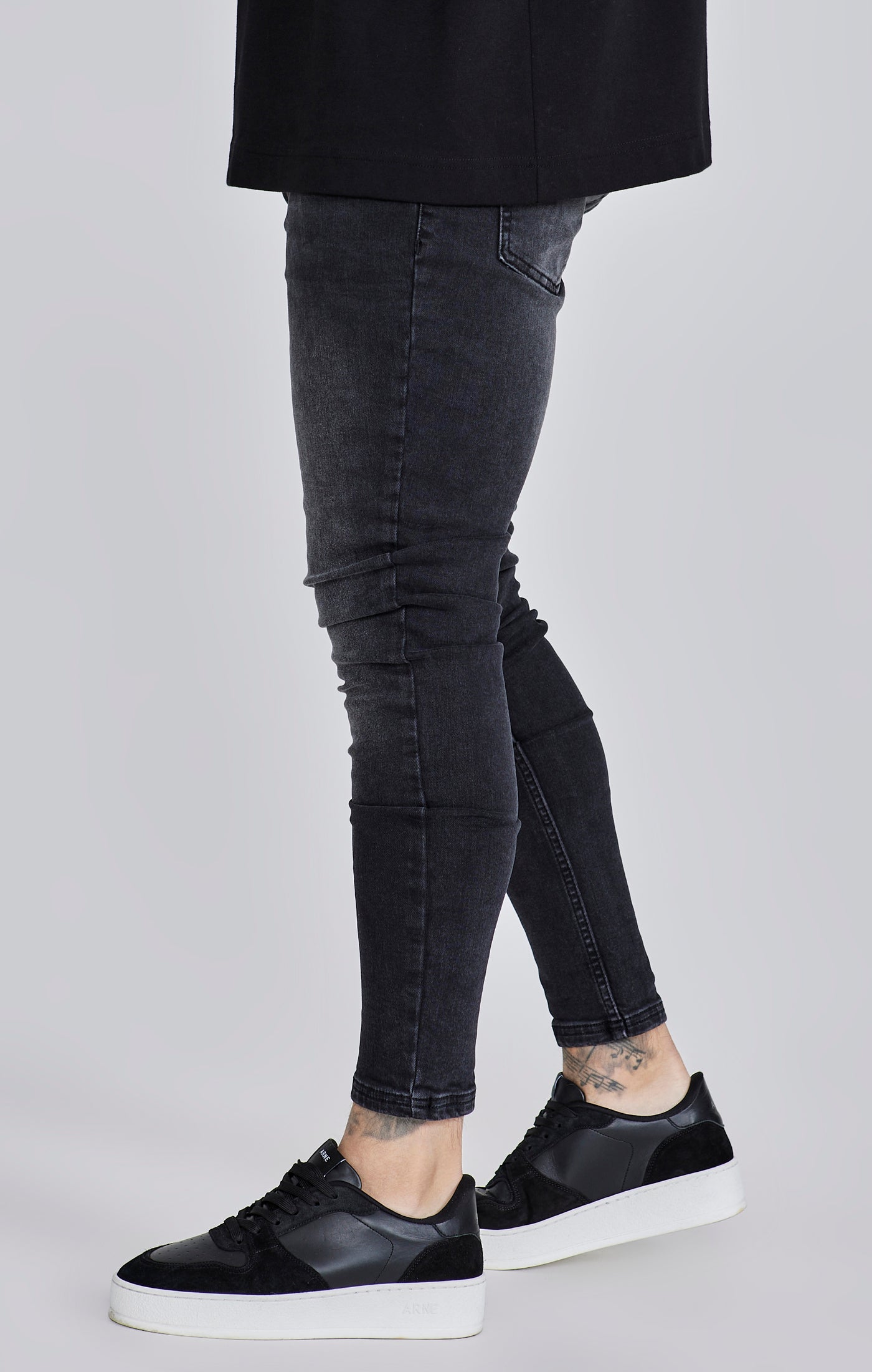 Jeans skinny in nero lavato SikSilk
