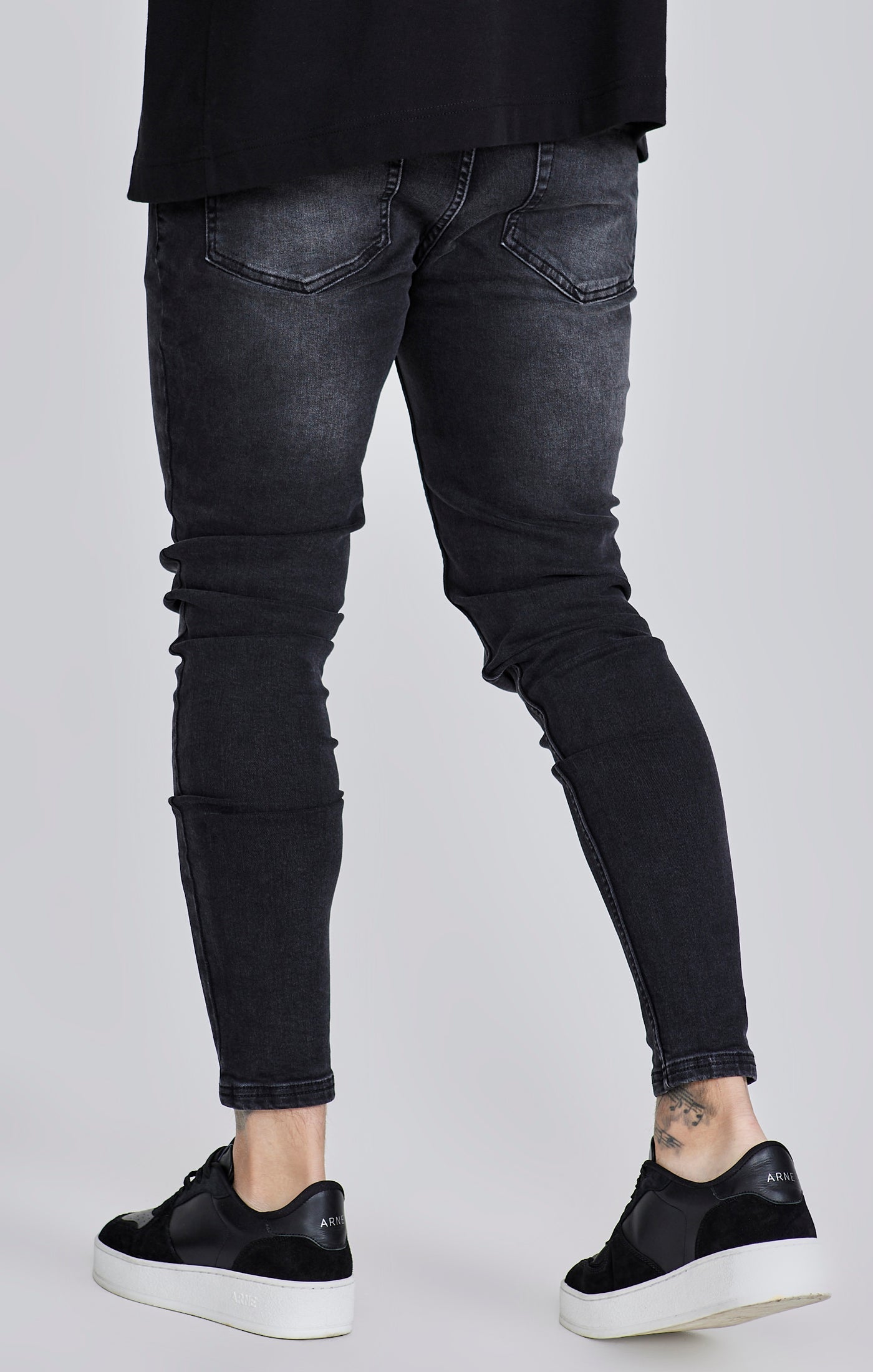 Jeans skinny in nero lavato SikSilk