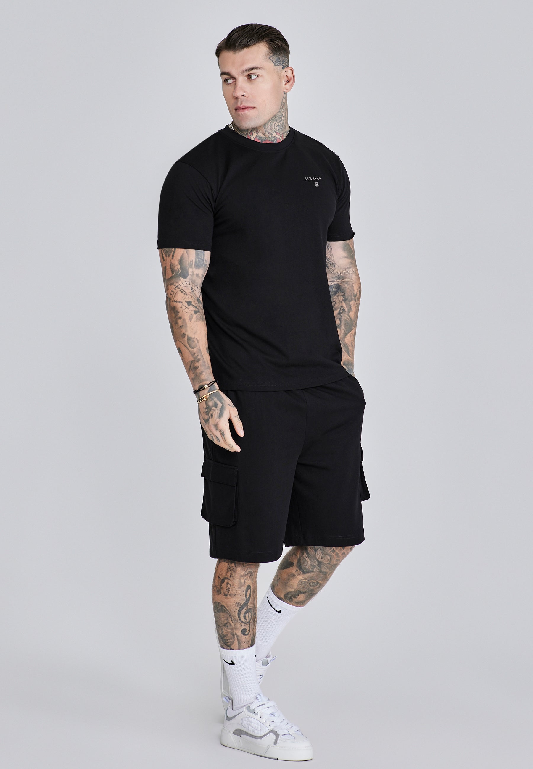 Set di maglietta e pantaloncini neri SikSilk