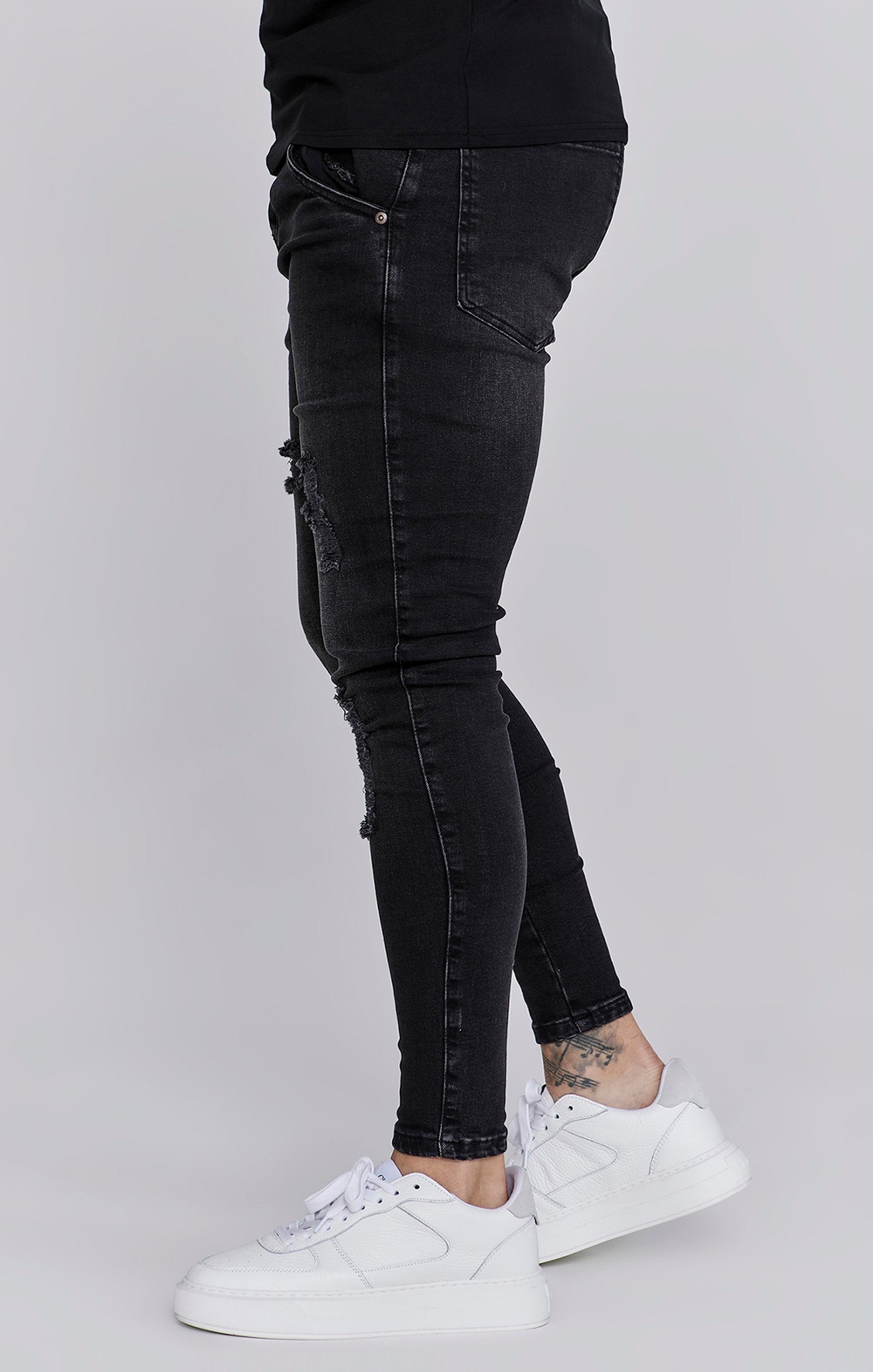 Jeans skinny invecchiati in nero SikSilk