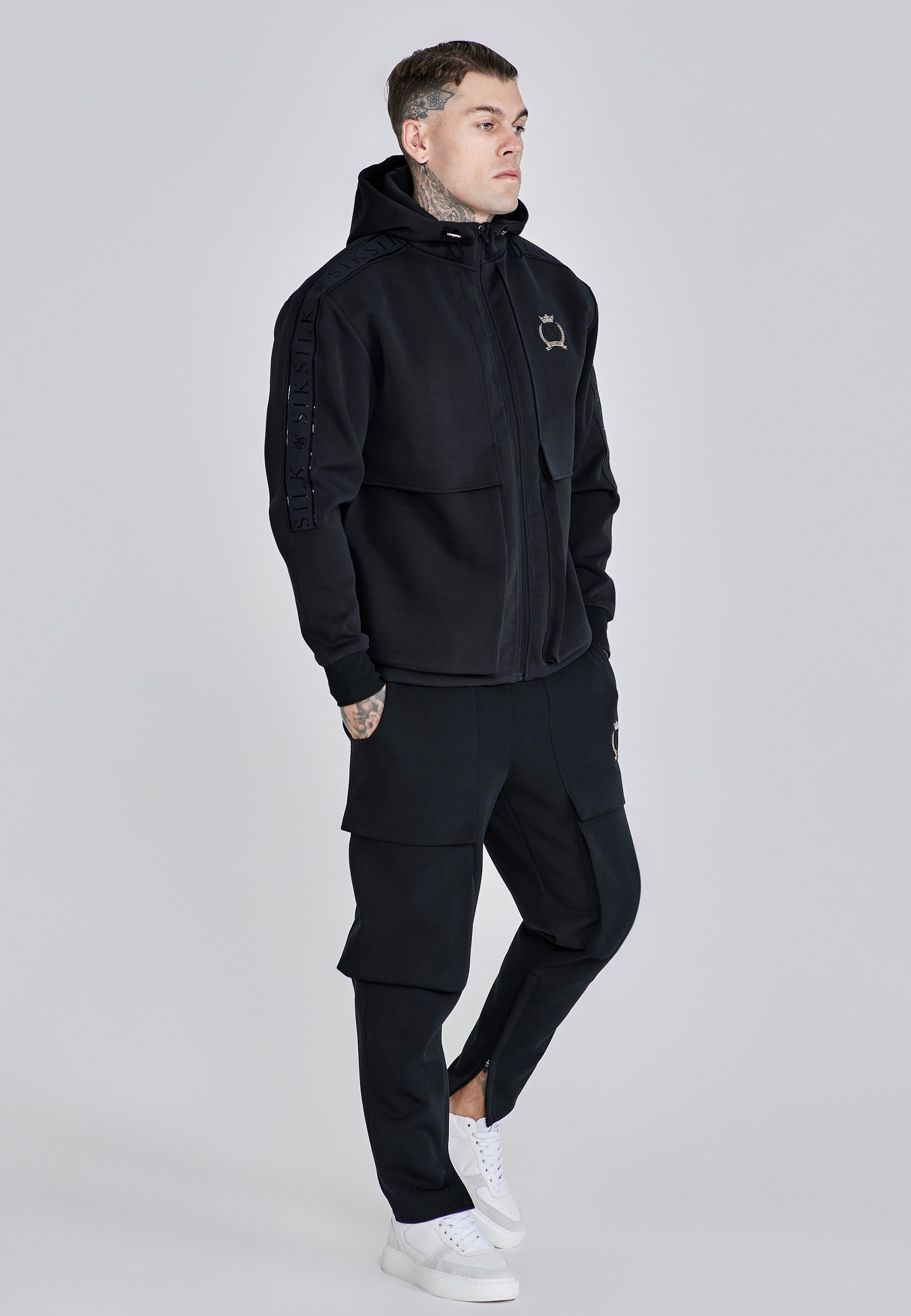 Felpa con cappuccio in nero Giacche SikSilk