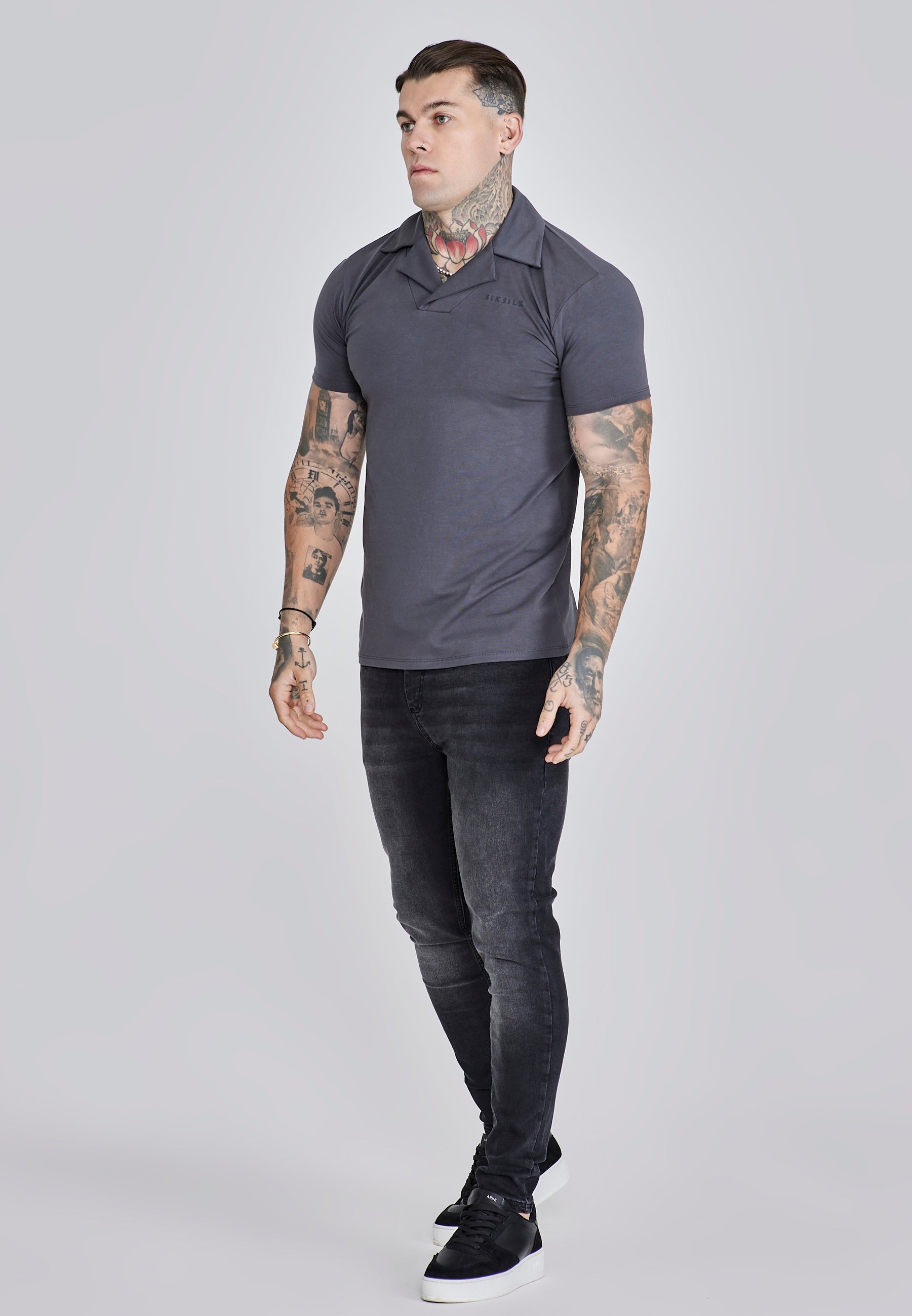 Polo Smart Revere - Taglio muscolare in nero Magliette SikSilk