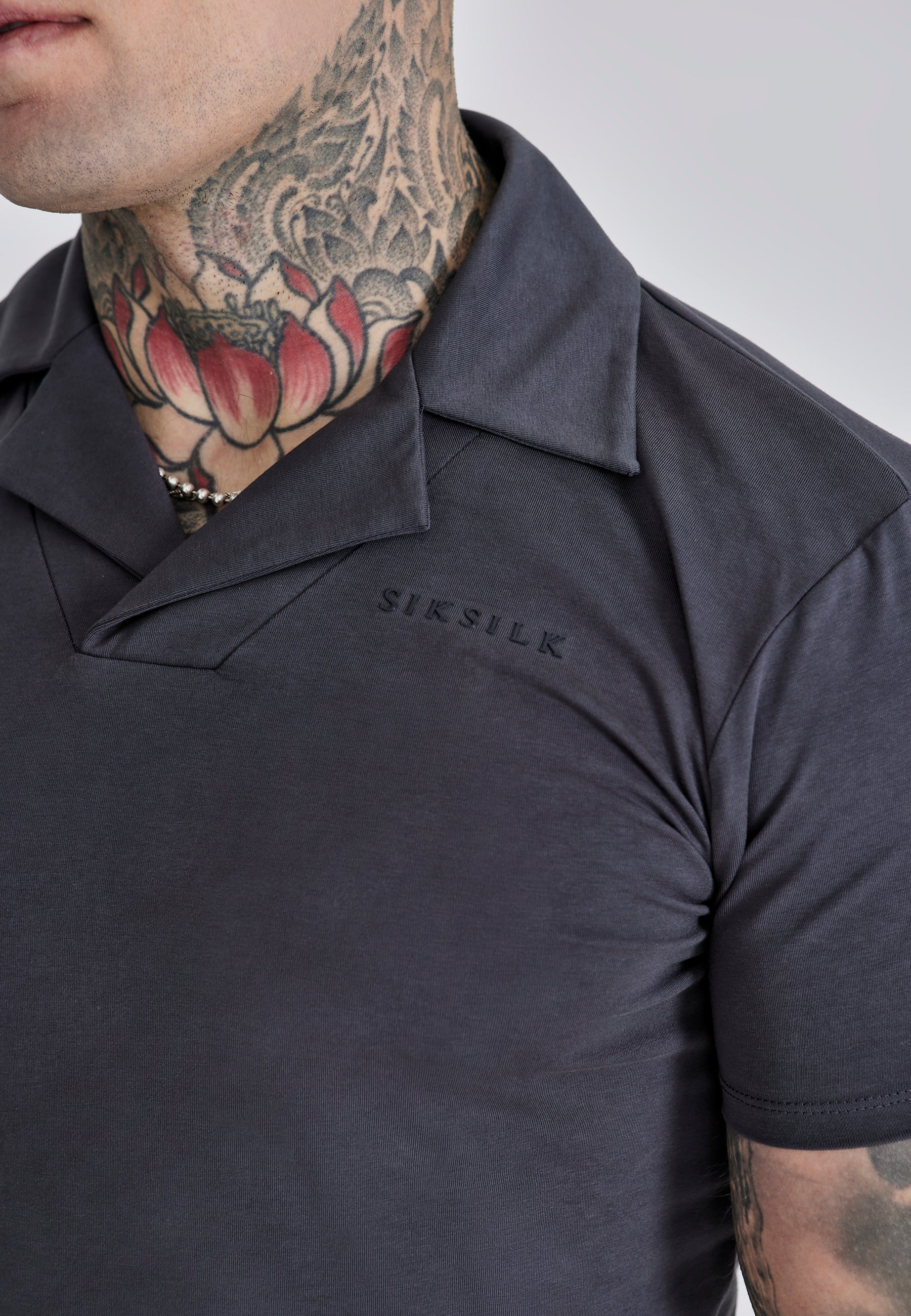 Polo Smart Revere - Taglio muscolare in nero Magliette SikSilk