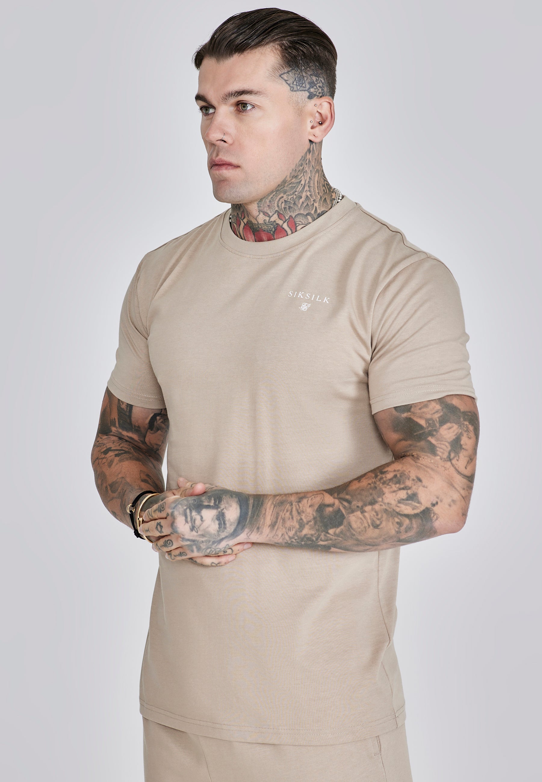 Set di maglietta e pantaloncini beige SikSilk