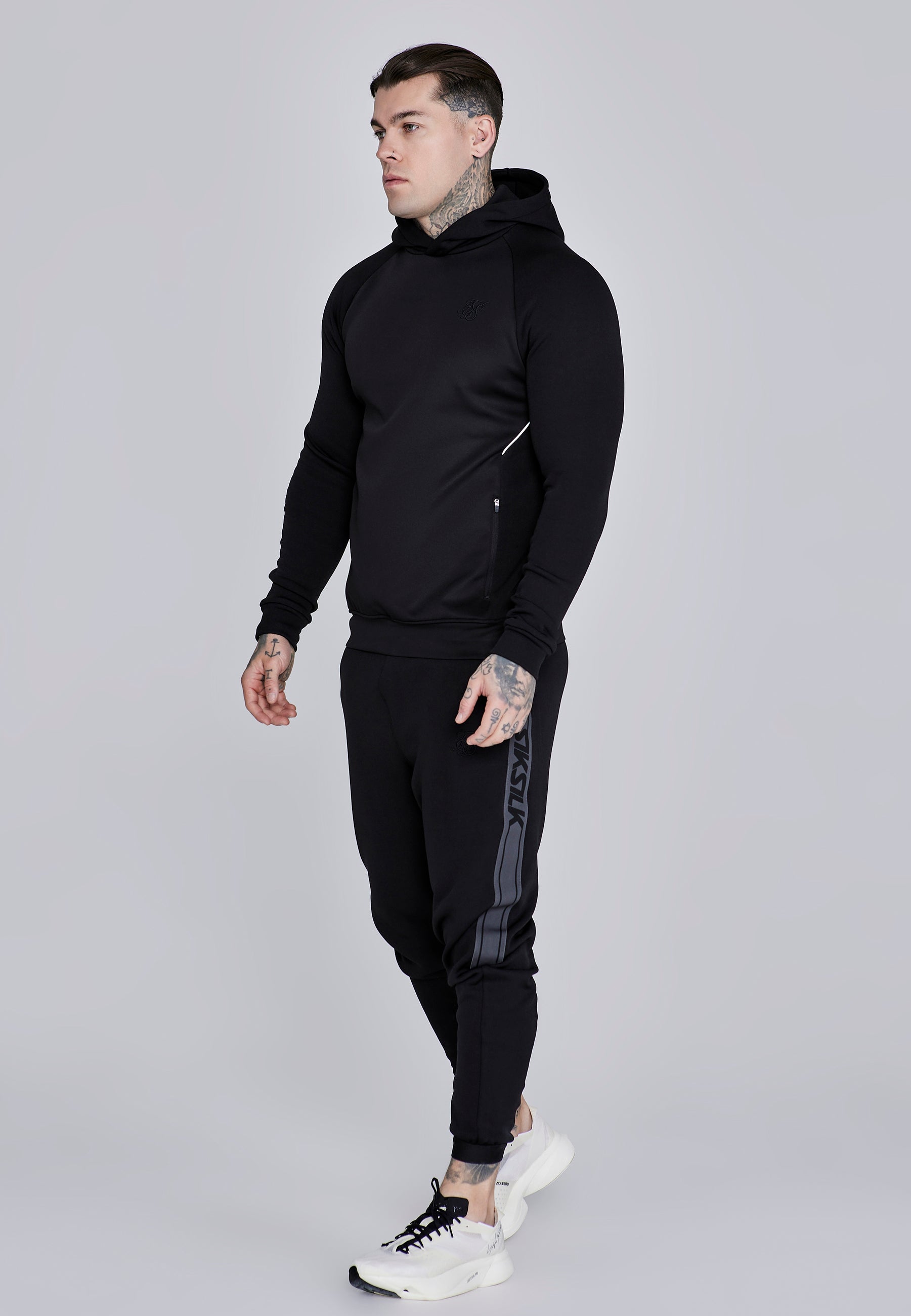 Felpa con cappuccio muscolare in nero Felpa con cappuccio SikSilk