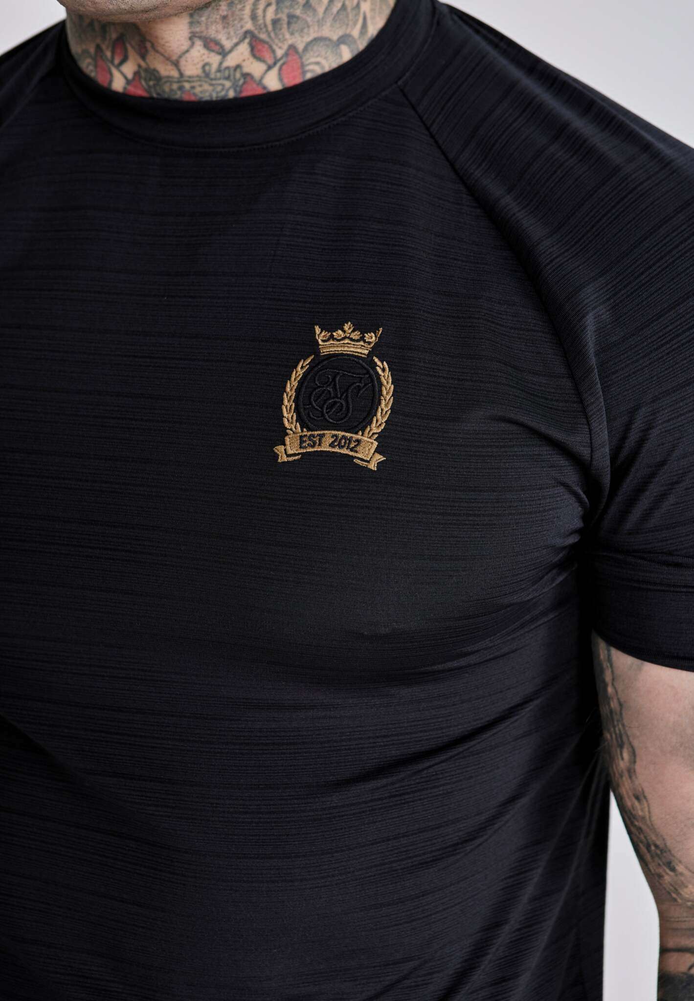 Maglietta Crest Tech in nero Magliette SikSilk