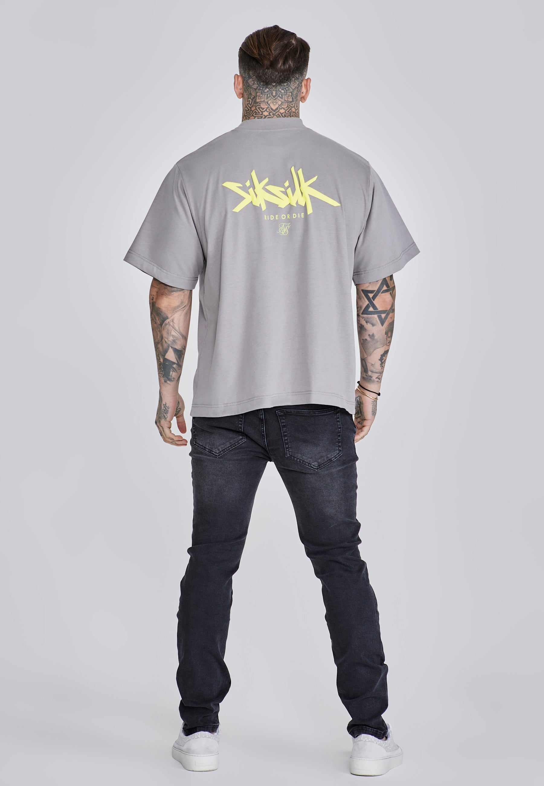 Maglietta oversize in grigio, giallo neon SikSilk