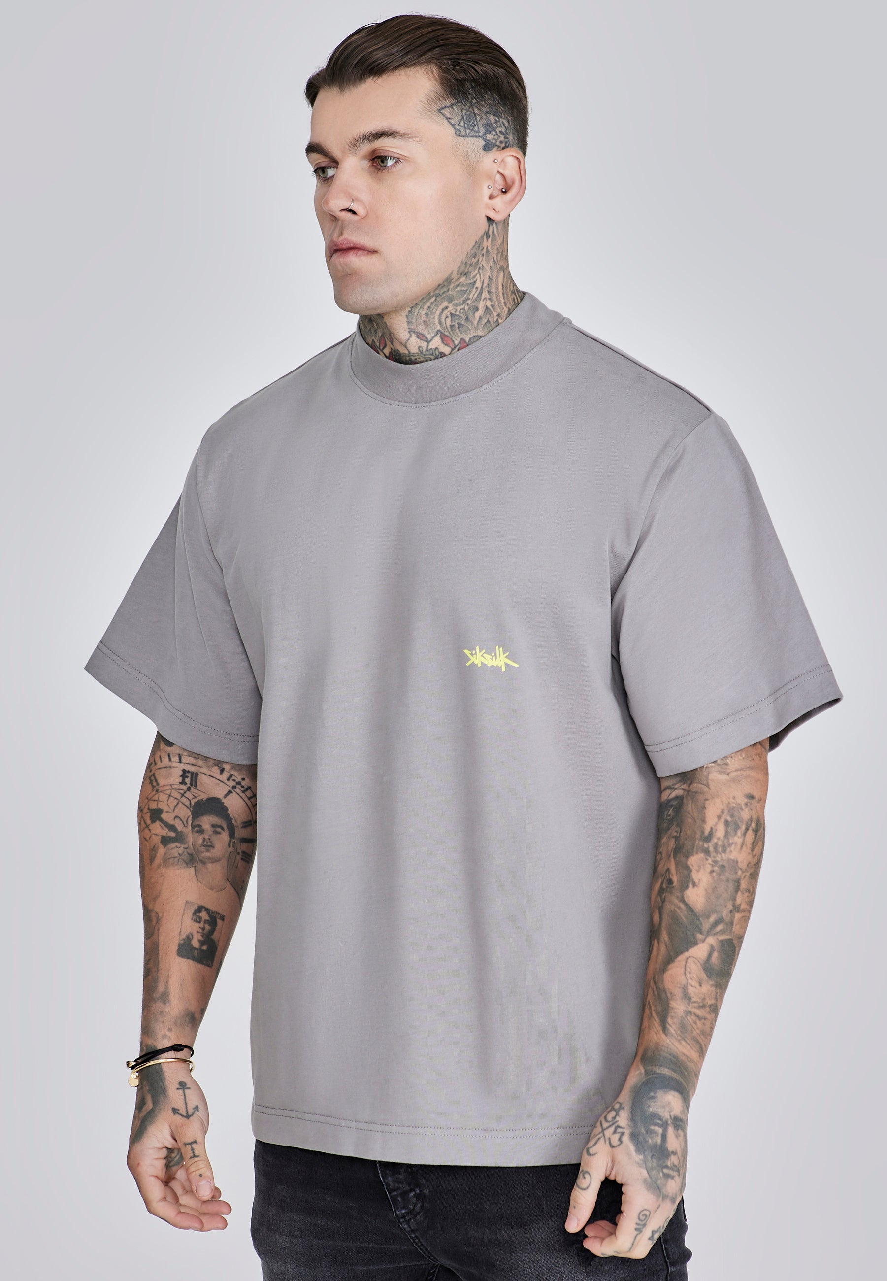 Maglietta oversize in grigio, giallo neon SikSilk