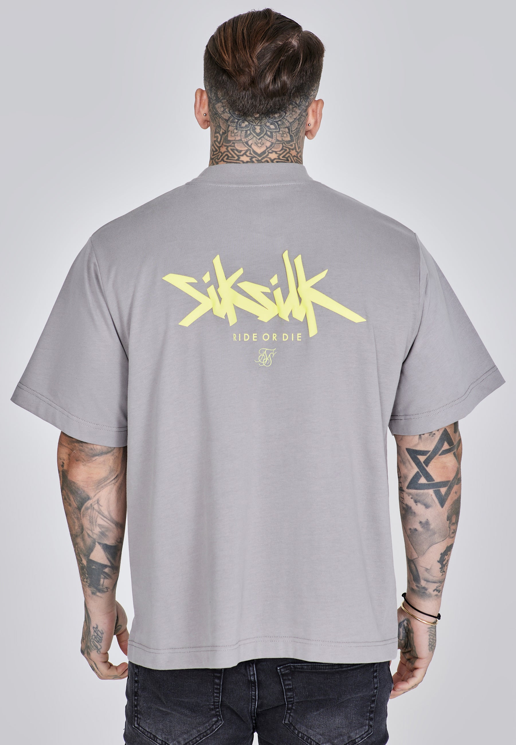 Maglietta oversize in grigio, giallo neon SikSilk