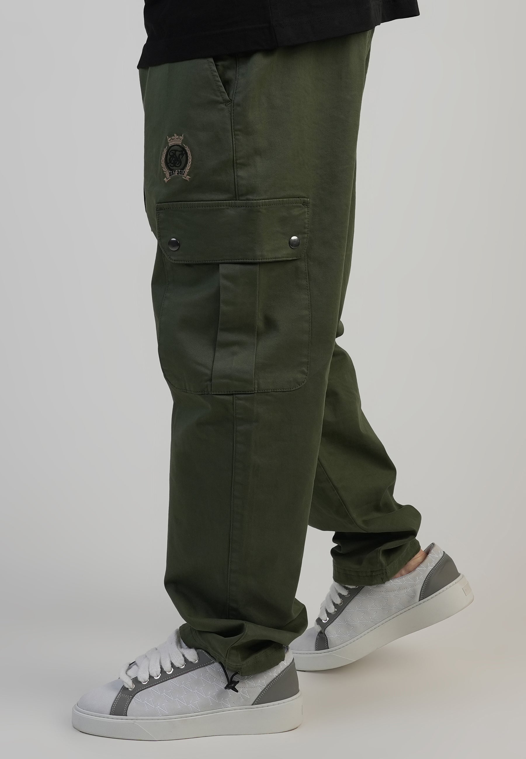 Pantaloni allentati Cargos in verde cachi SikSilk