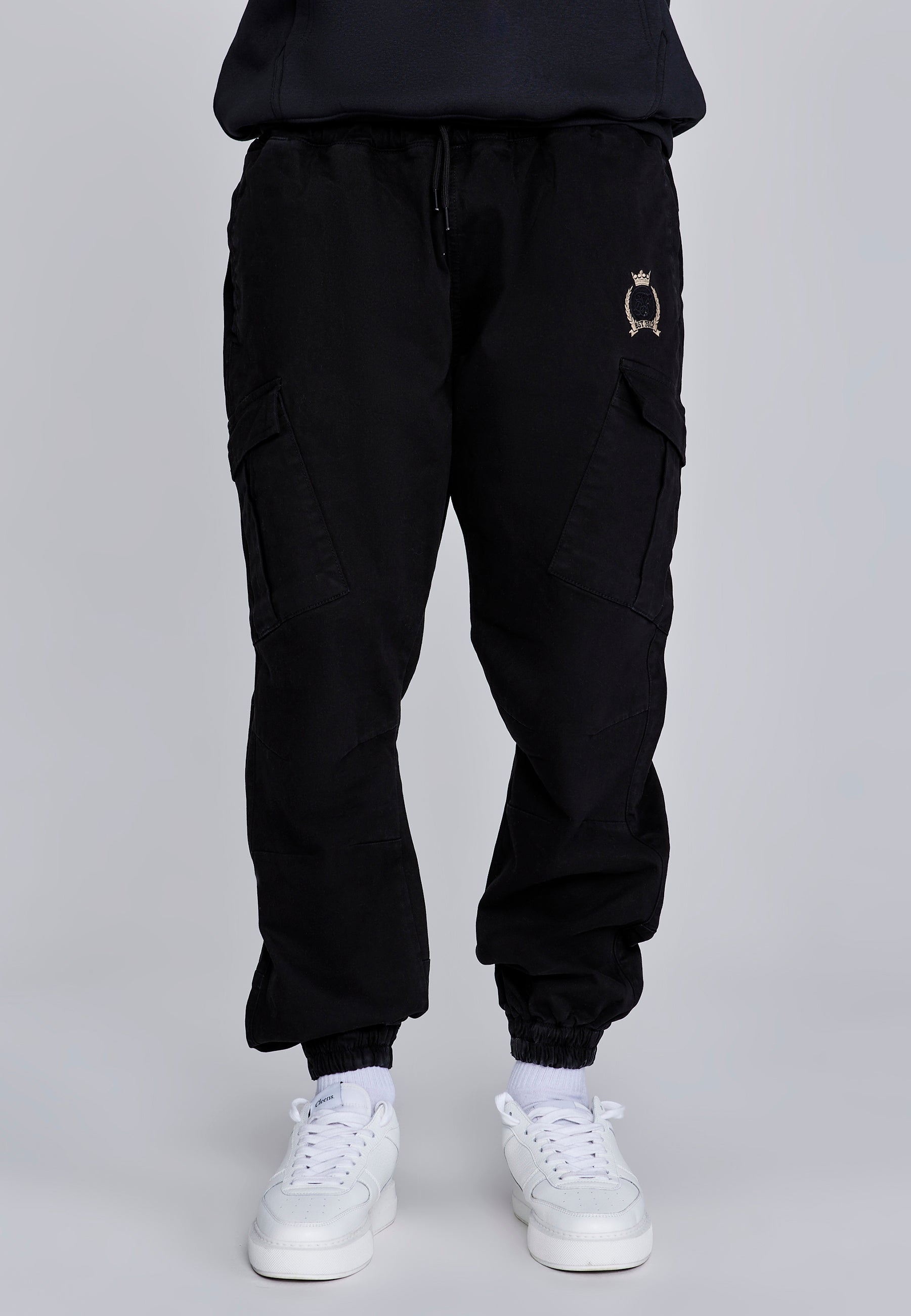 Pantaloni slim fit Cargos in nero SikSilk