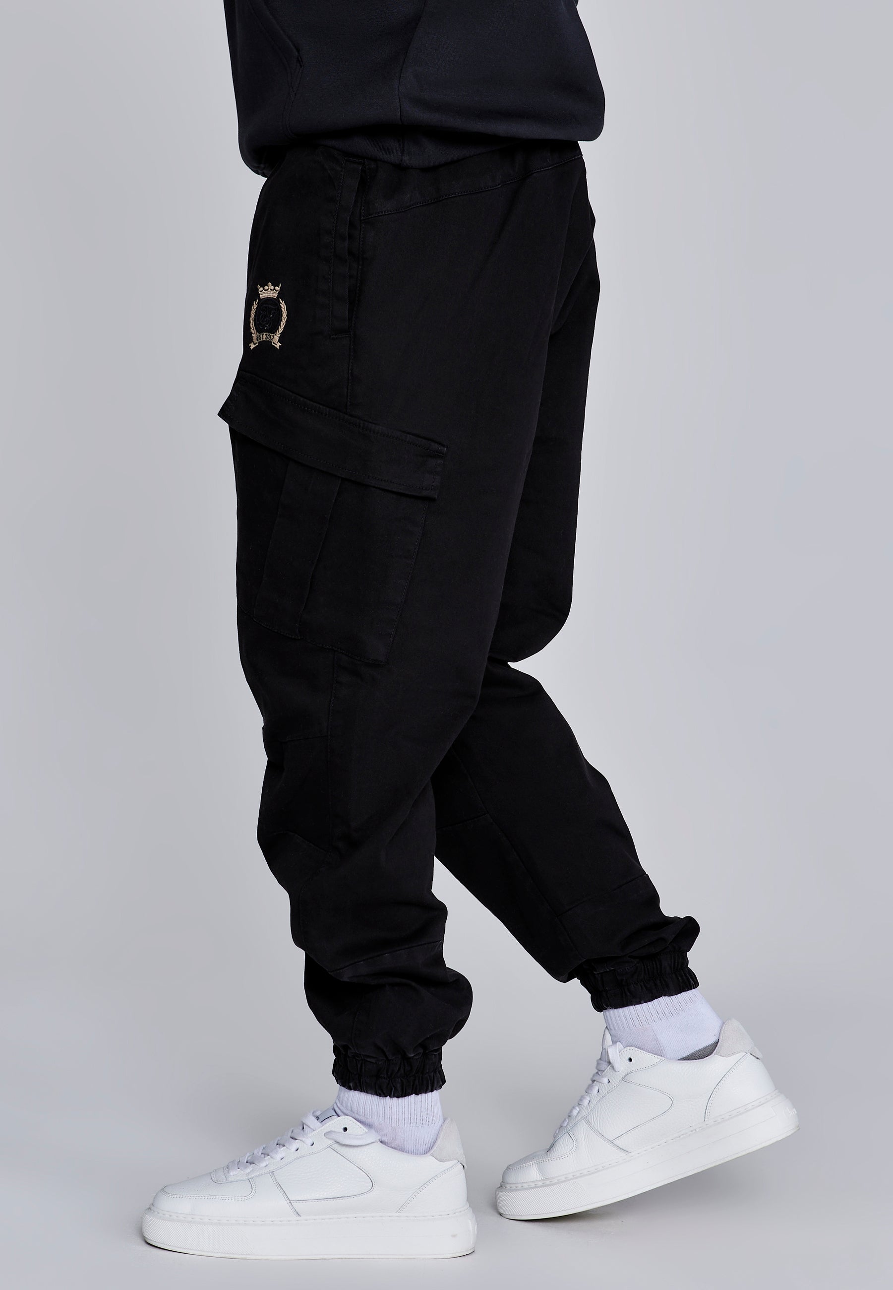 Pantaloni slim fit Cargos in nero SikSilk