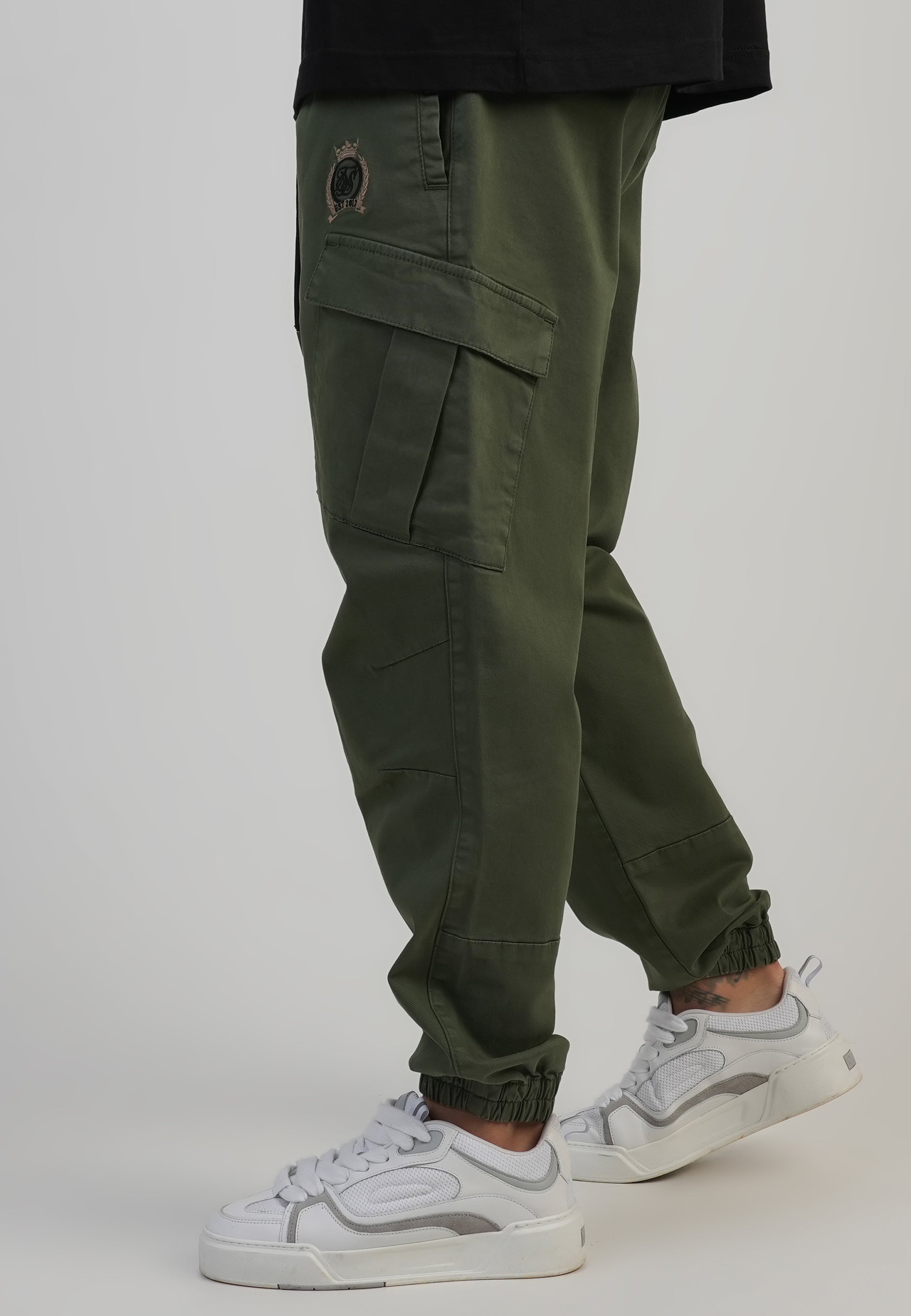 Pantaloni slim fit Cargos in verde cachi SikSilk