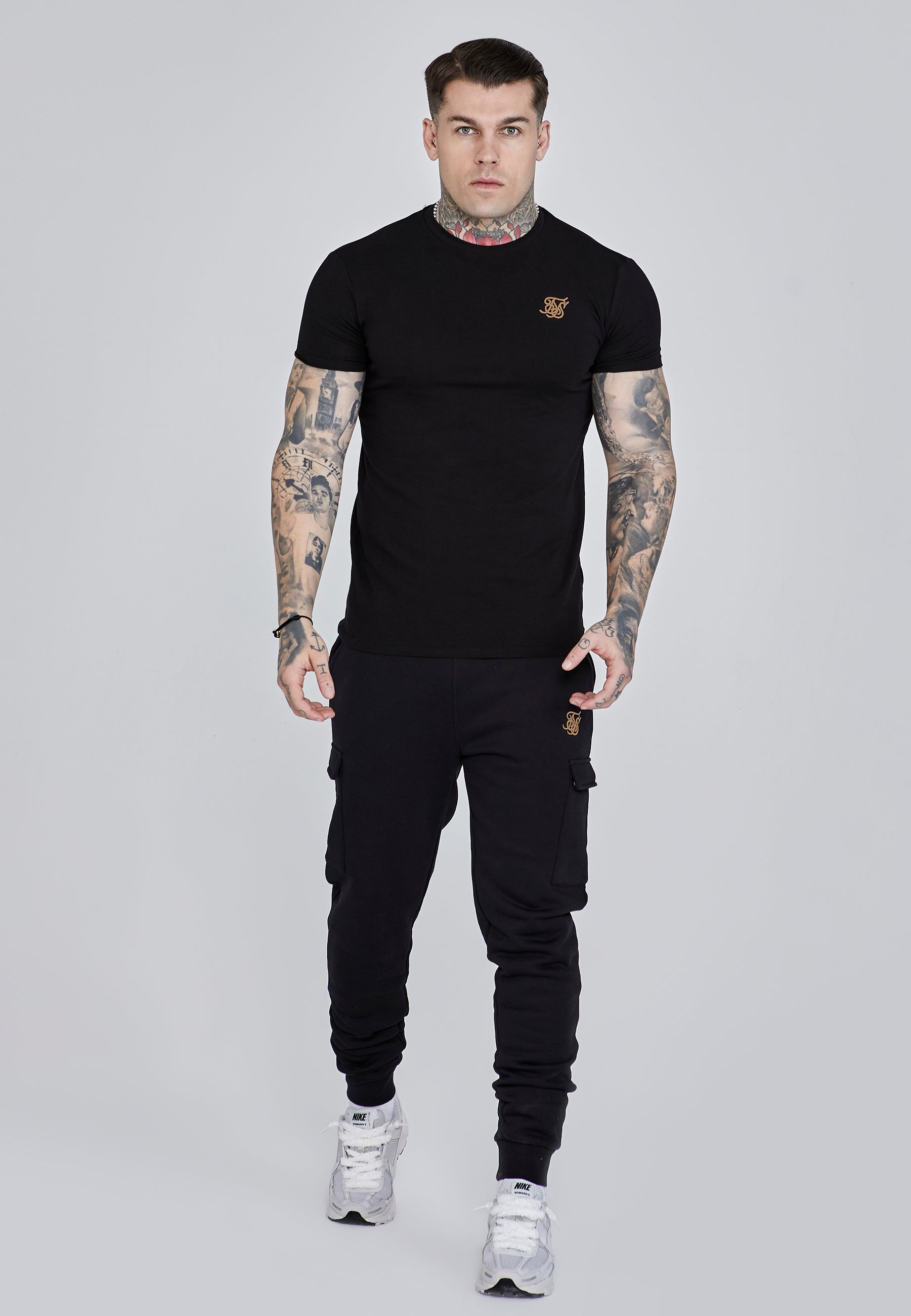 Maglietta Muscle Fit in nero Magliette SikSilk