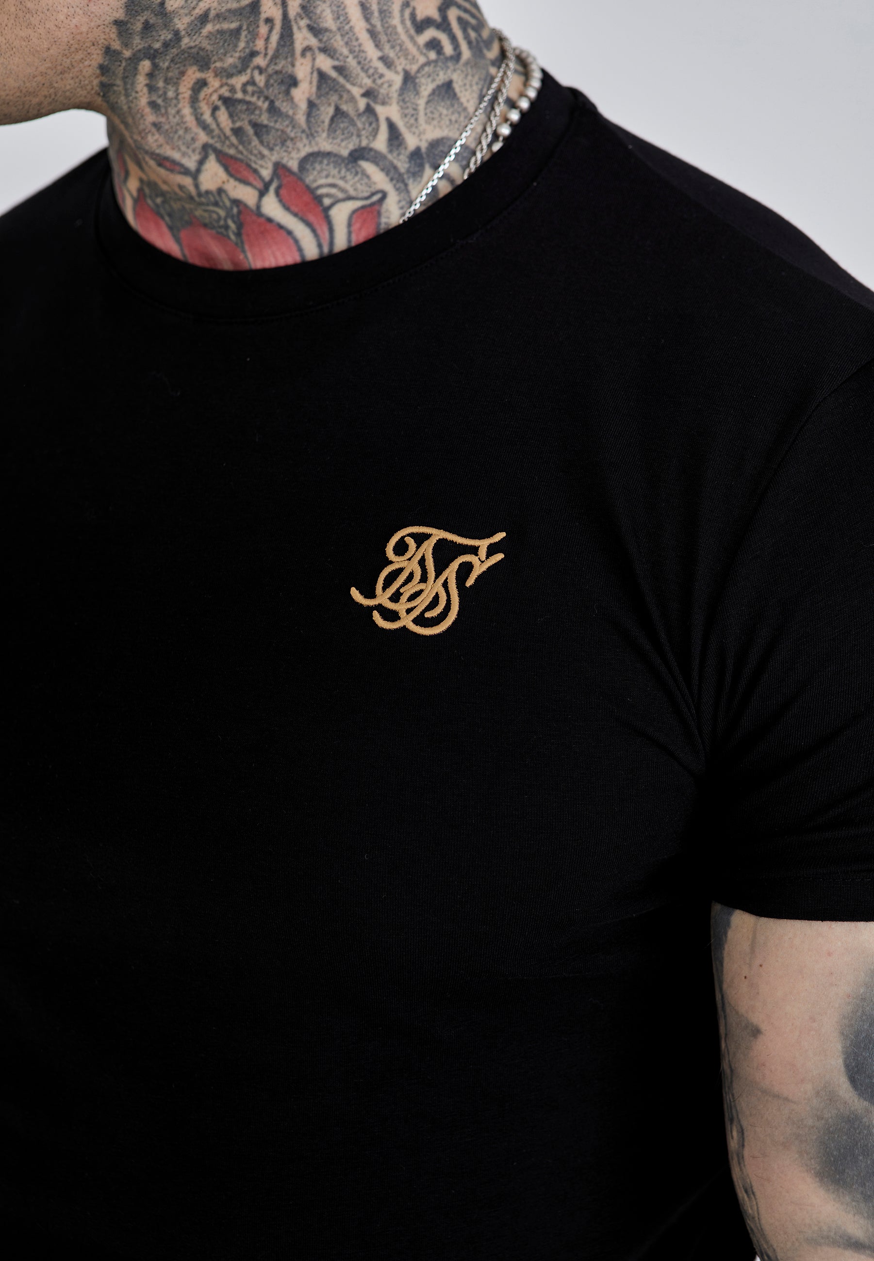 Maglietta Muscle Fit in nero Magliette SikSilk