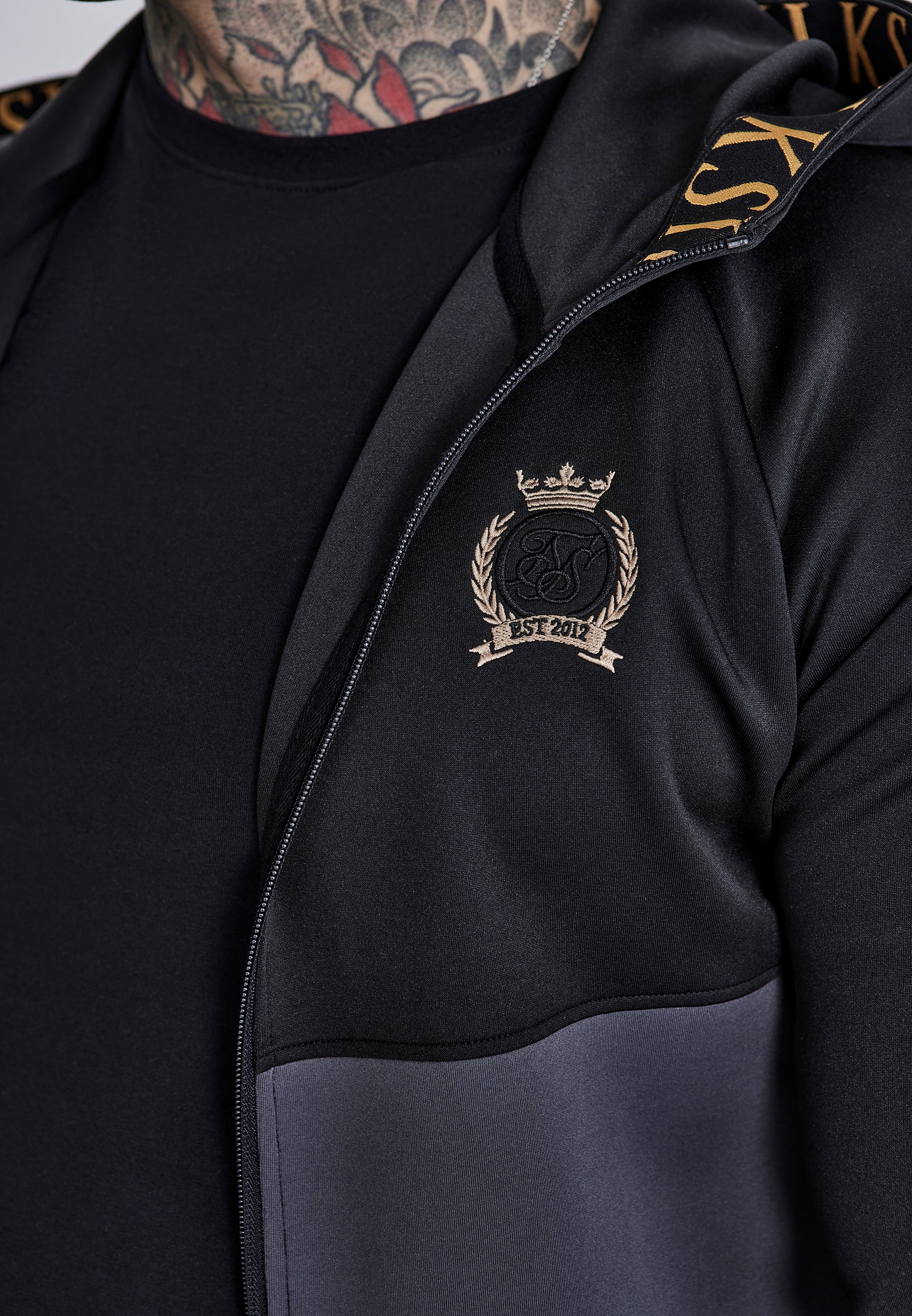 Felpa con cappuccio con zip integrale in nero, giacche felpate grigie SikSilk