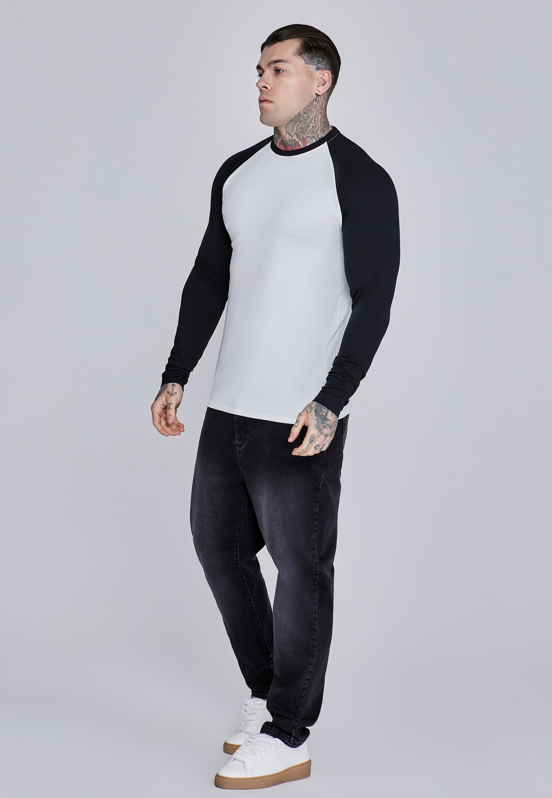 Maglietta Muscle Fit in Bianco, Nero Magliette SikSilk