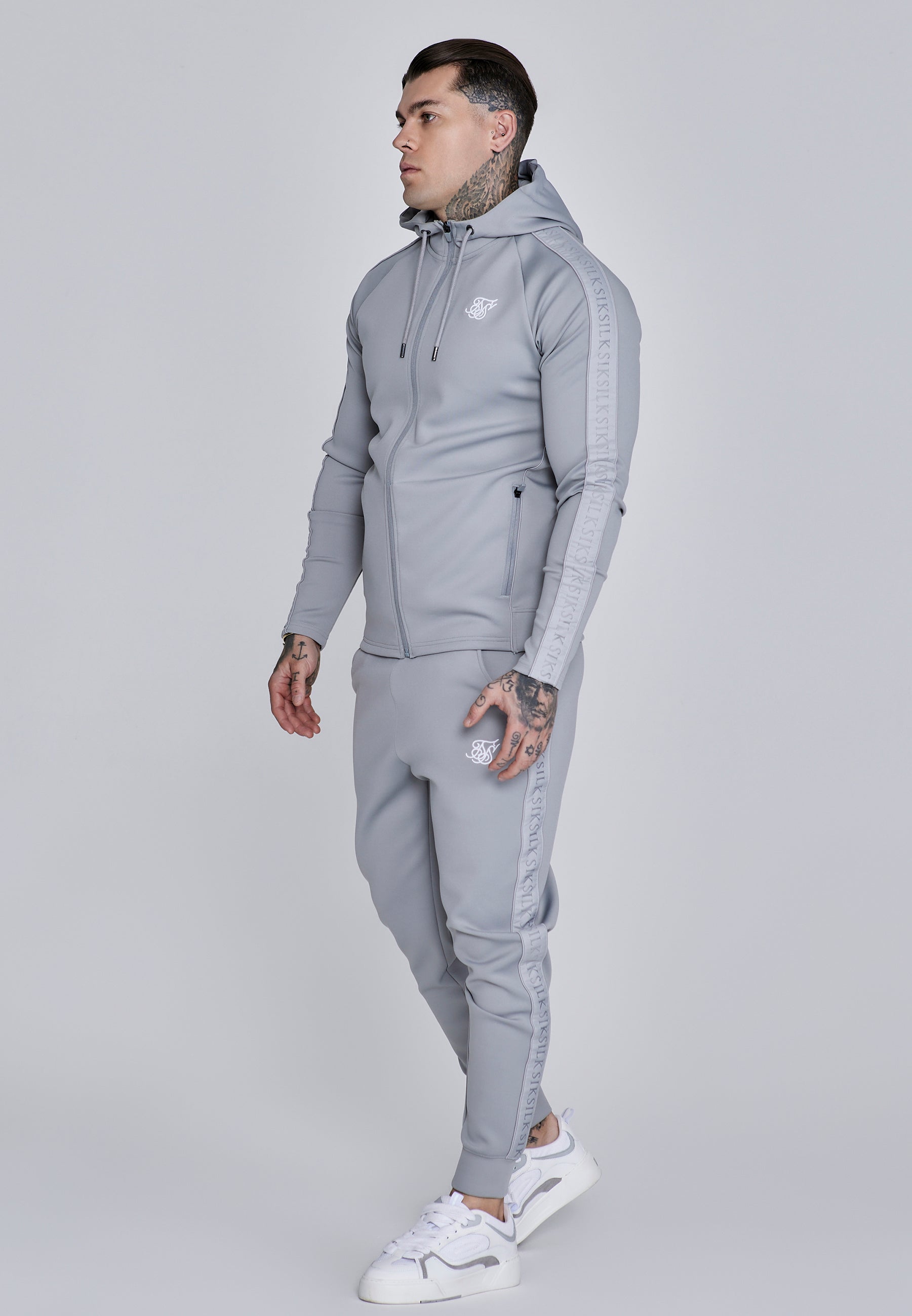 Set Felpa con cappuccio e Joggers in grigio SikSilk