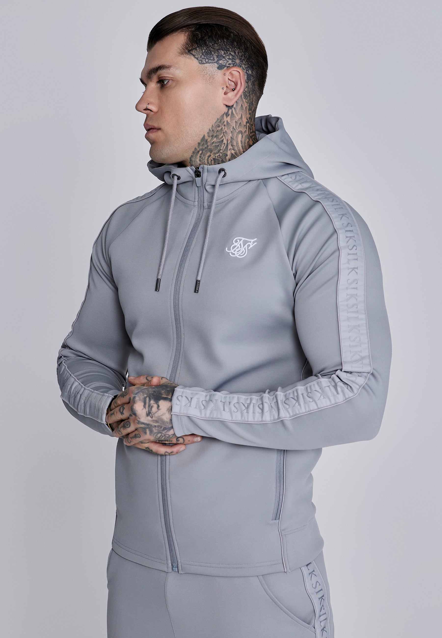 Set Felpa con cappuccio e Joggers in grigio SikSilk