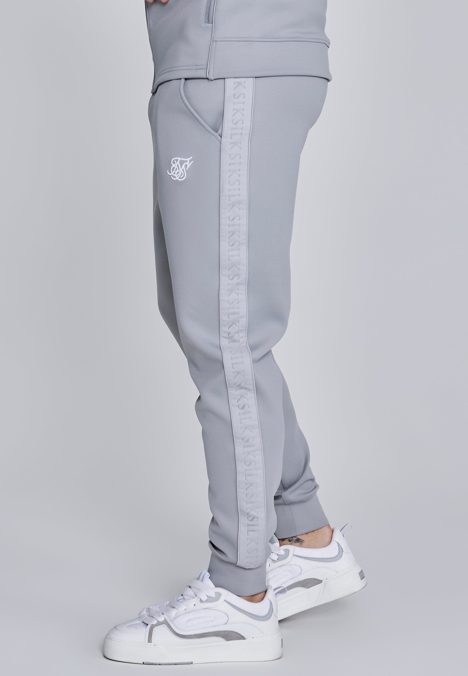 Set Felpa con cappuccio e Joggers in grigio SikSilk
