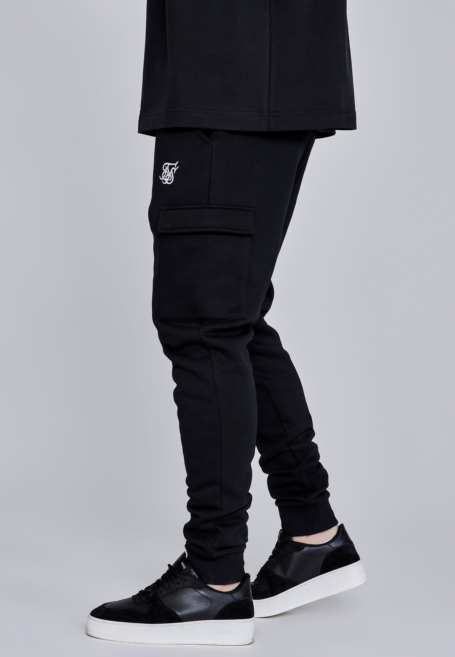 Joggers Cargo Essentials in nero Pantaloni SikSilk