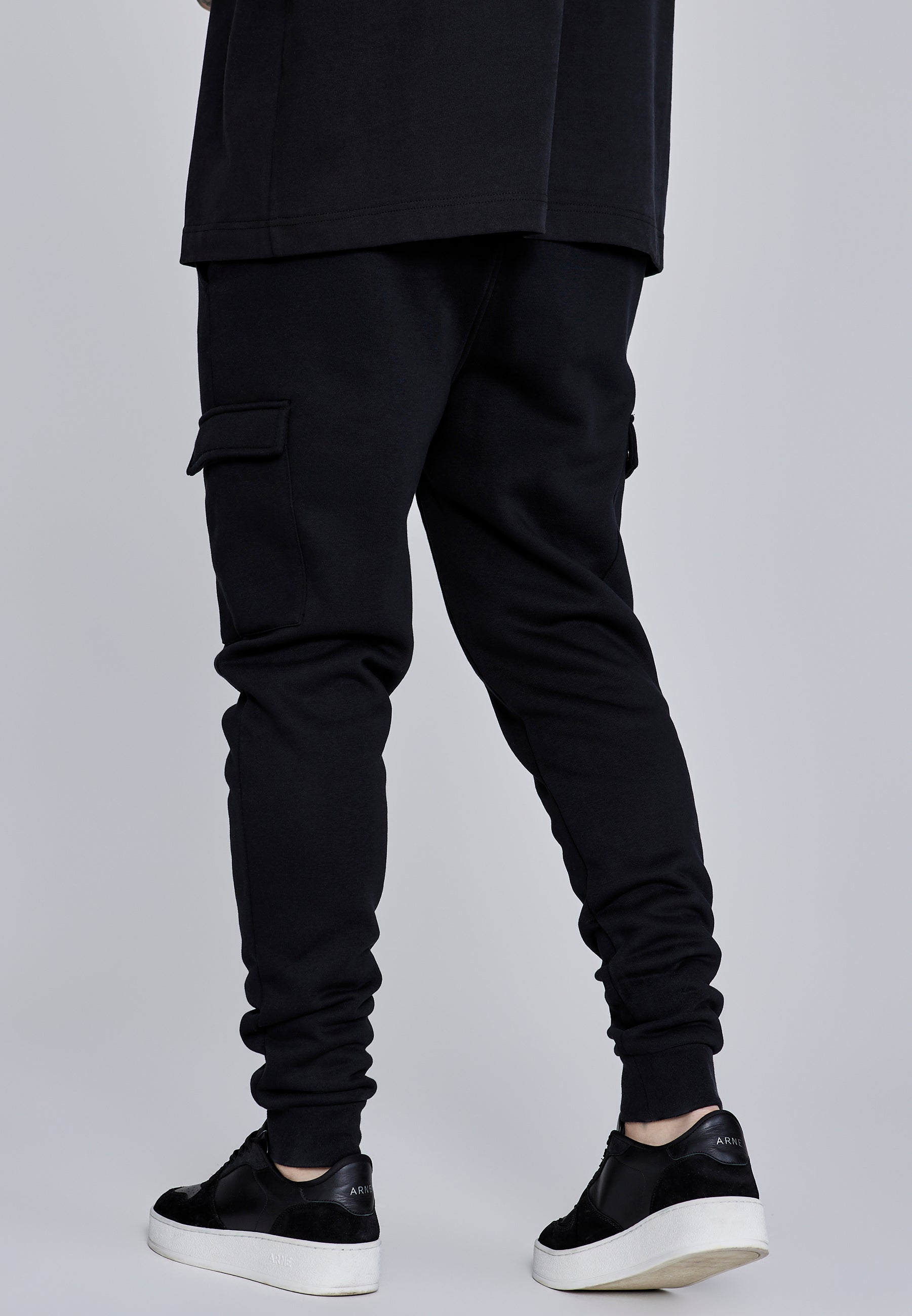Joggers Cargo Essentials in nero Pantaloni SikSilk