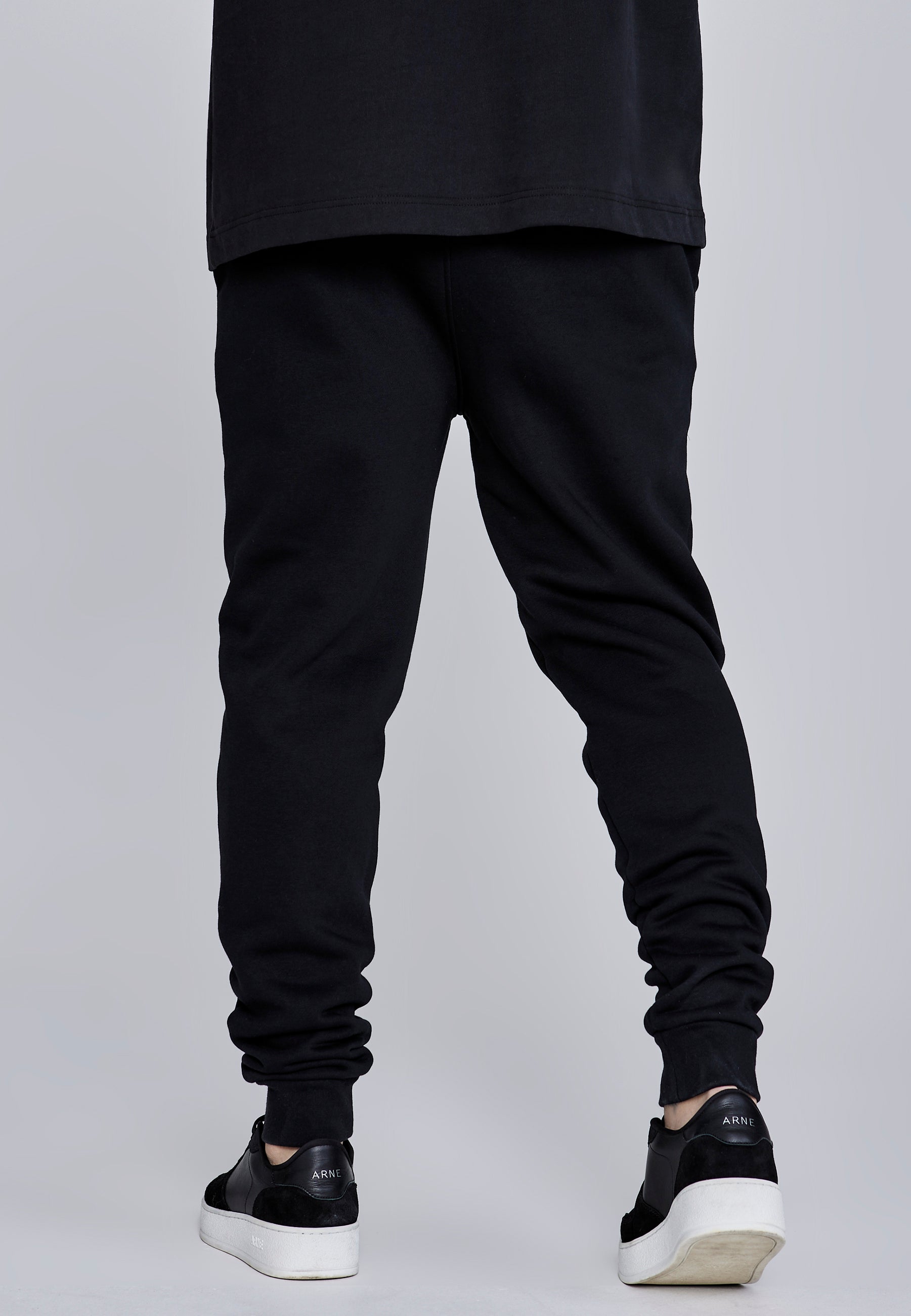 Joggers essenziali in nero Pantaloni SikSilk