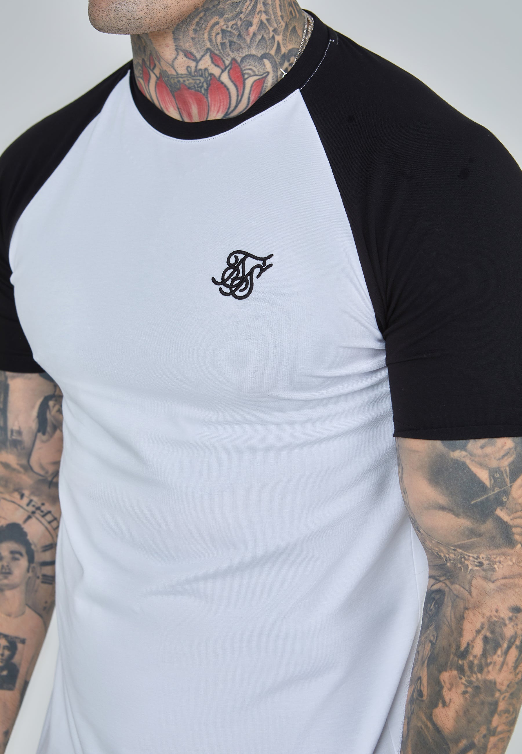 Maglietta Raglan in Bianco, Nero Magliette SikSilk