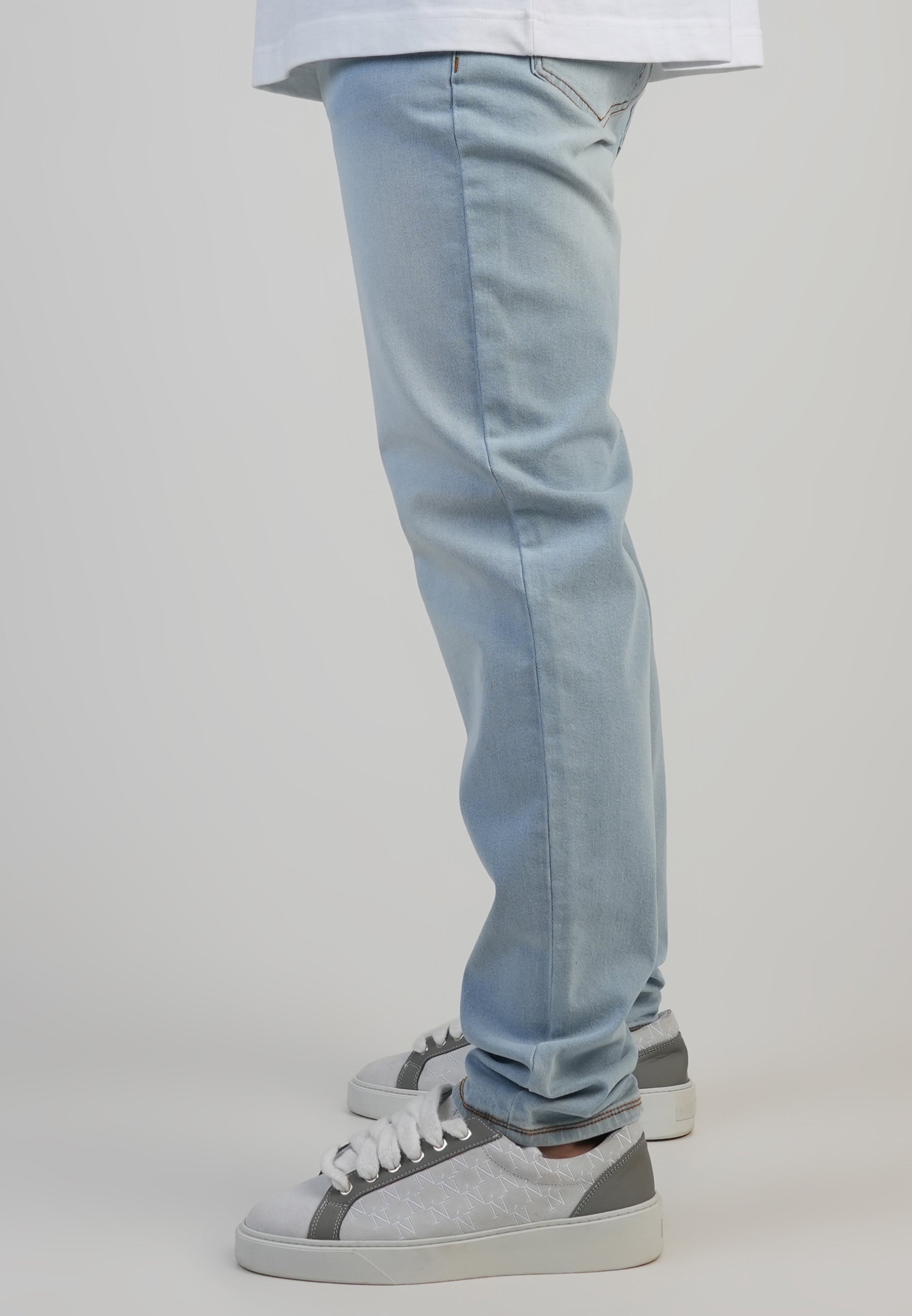 Jeans slim fit in azzurro lavato SikSilk