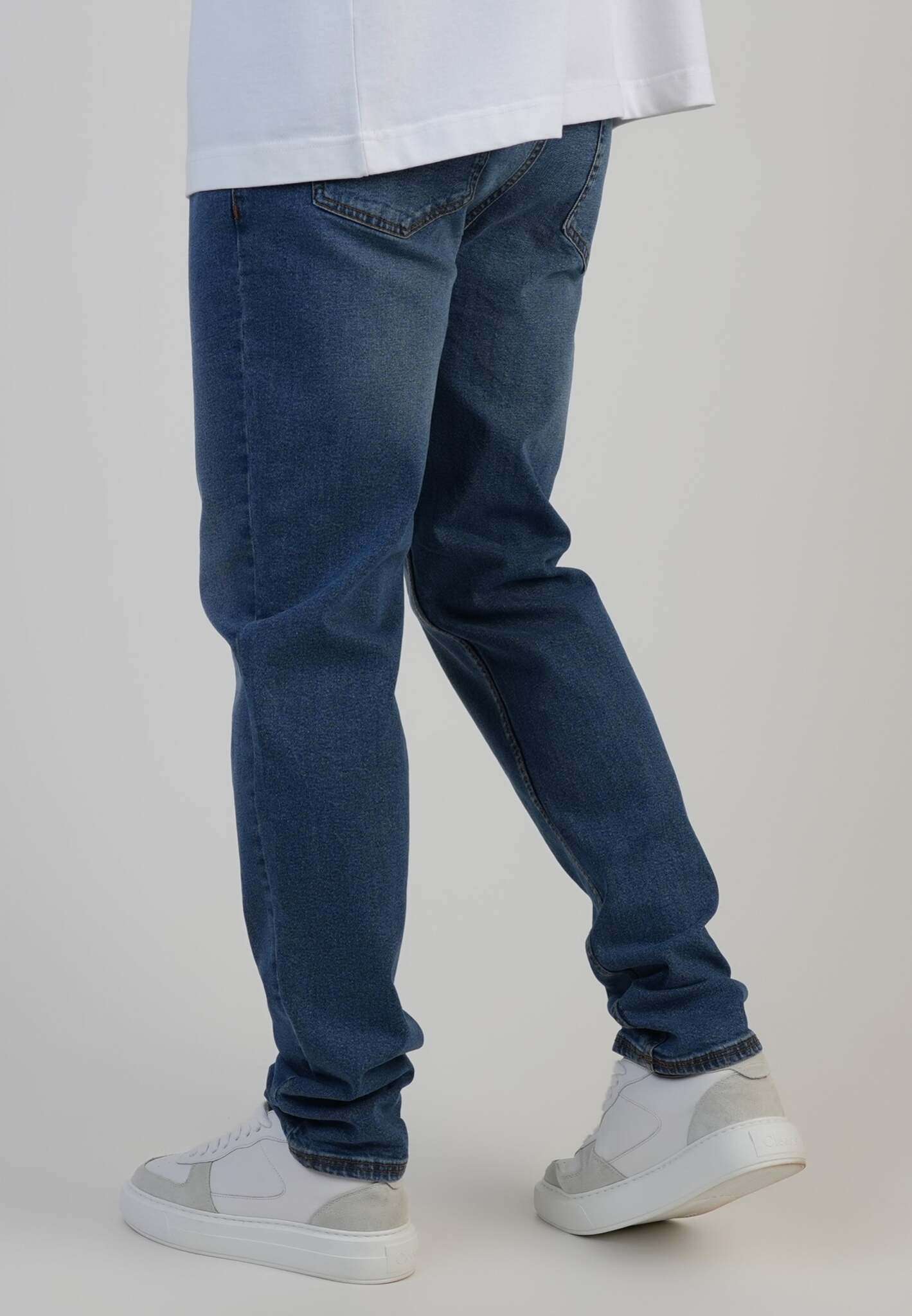 Jeans slim fit in blu medio lavato SikSilk