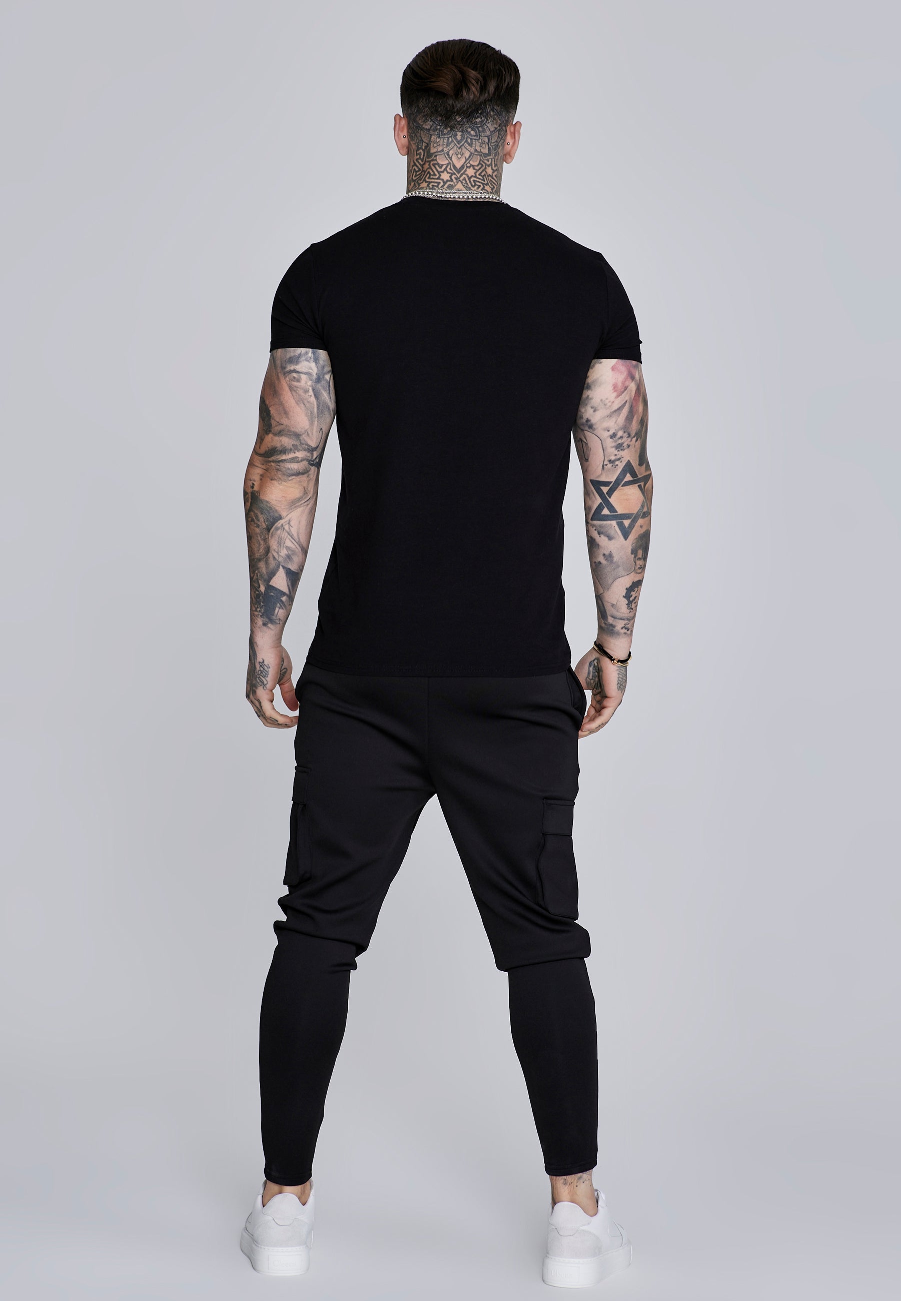 Pantaloni Essentials Poly Cargos in nero SikSilk