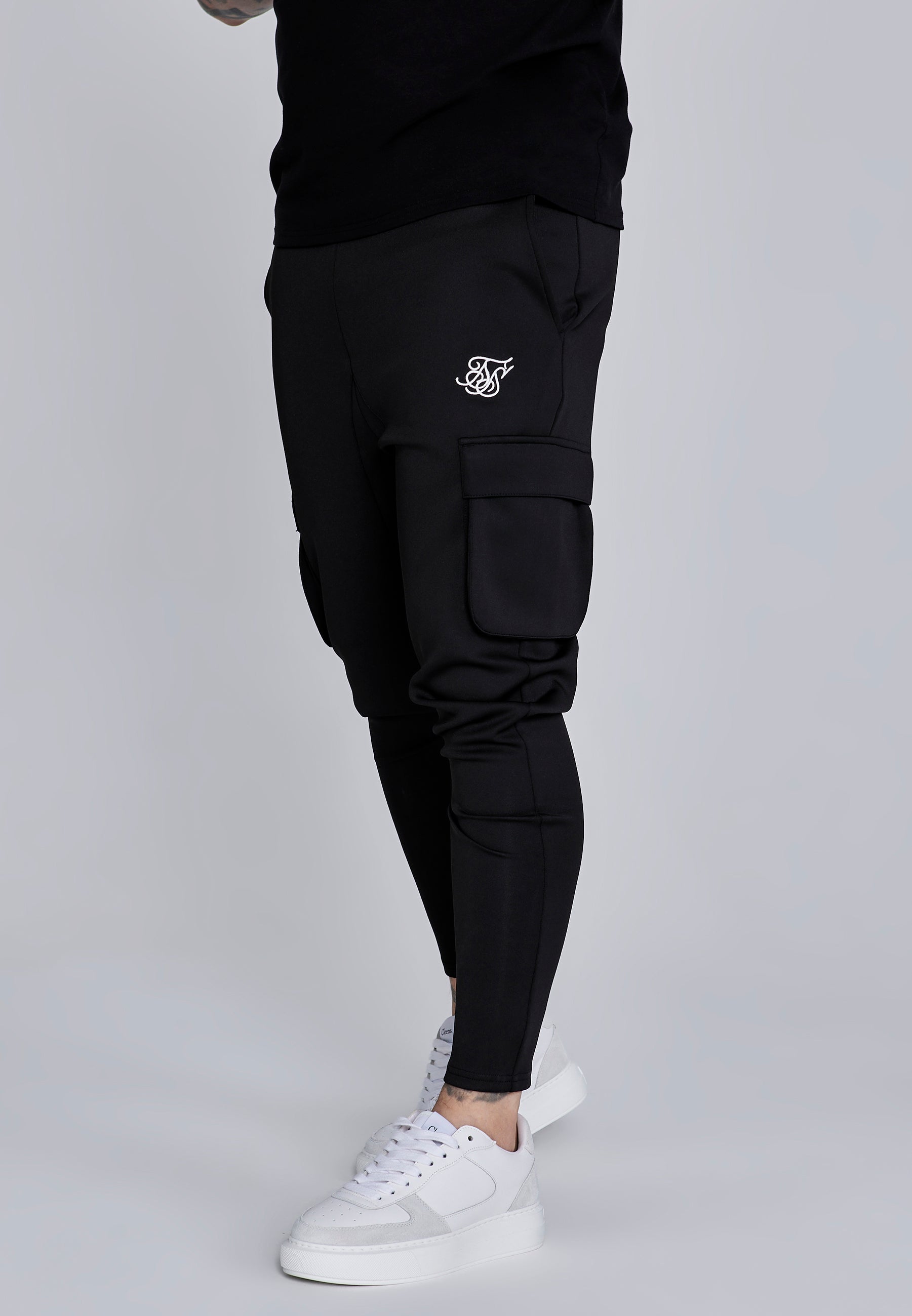Pantaloni Essentials Poly Cargos in nero SikSilk