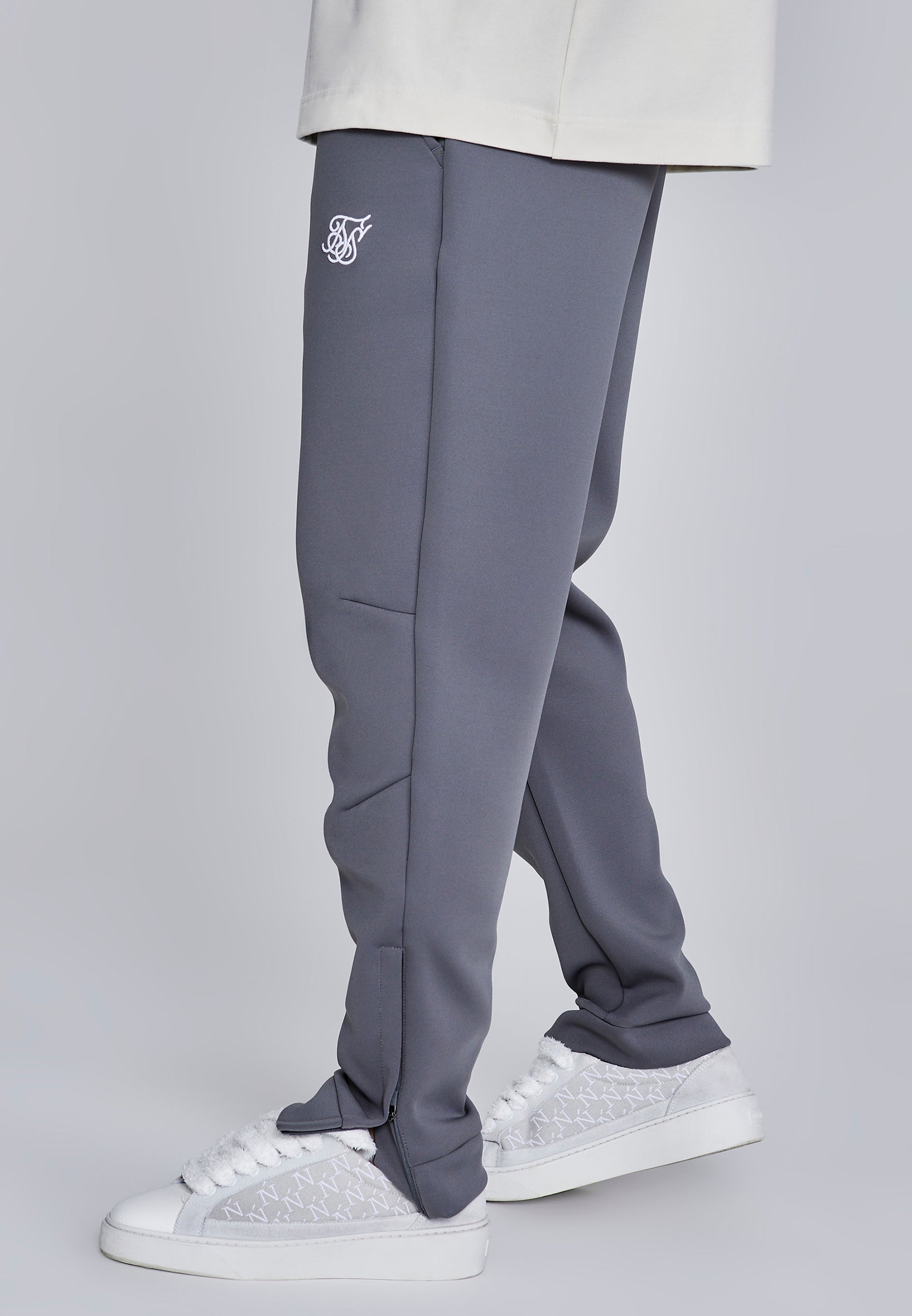 Joggers Essentials in poliestere grigio scuro Pantaloni SikSilk