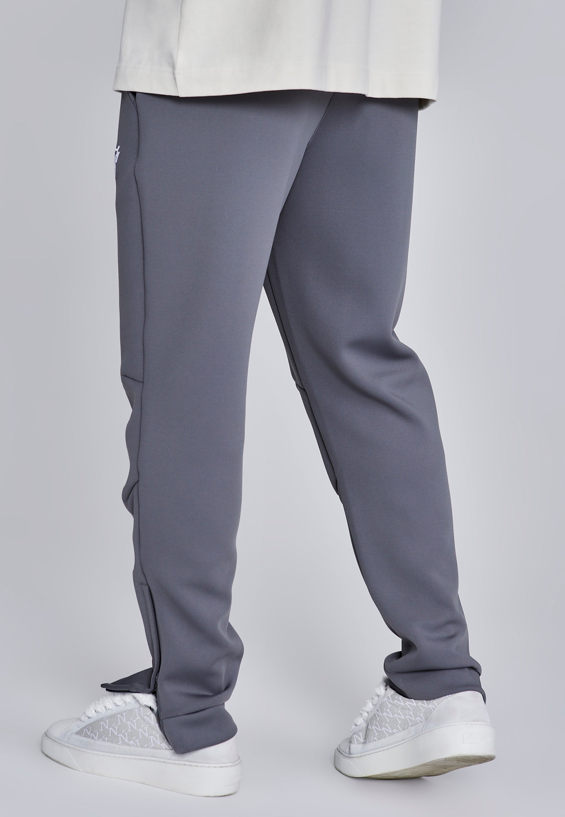 Joggers Essentials in poliestere grigio scuro Pantaloni SikSilk