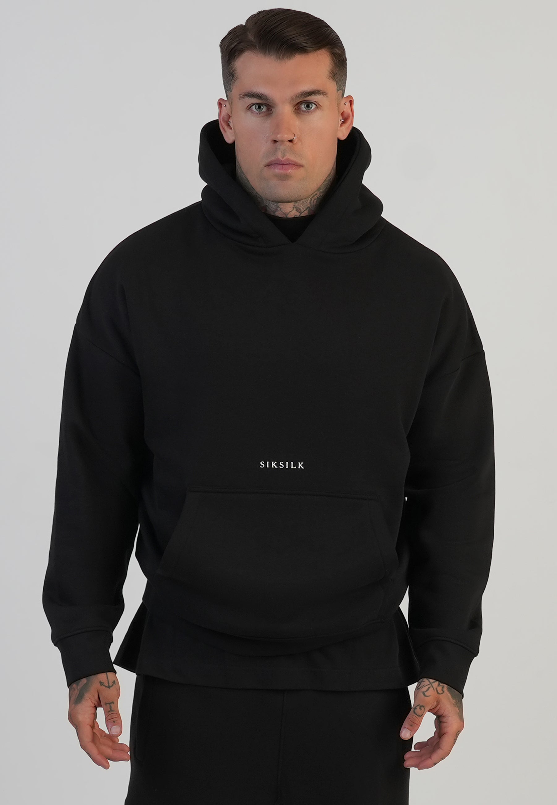 Felpa grafica con cappuccio in nero SikSilk