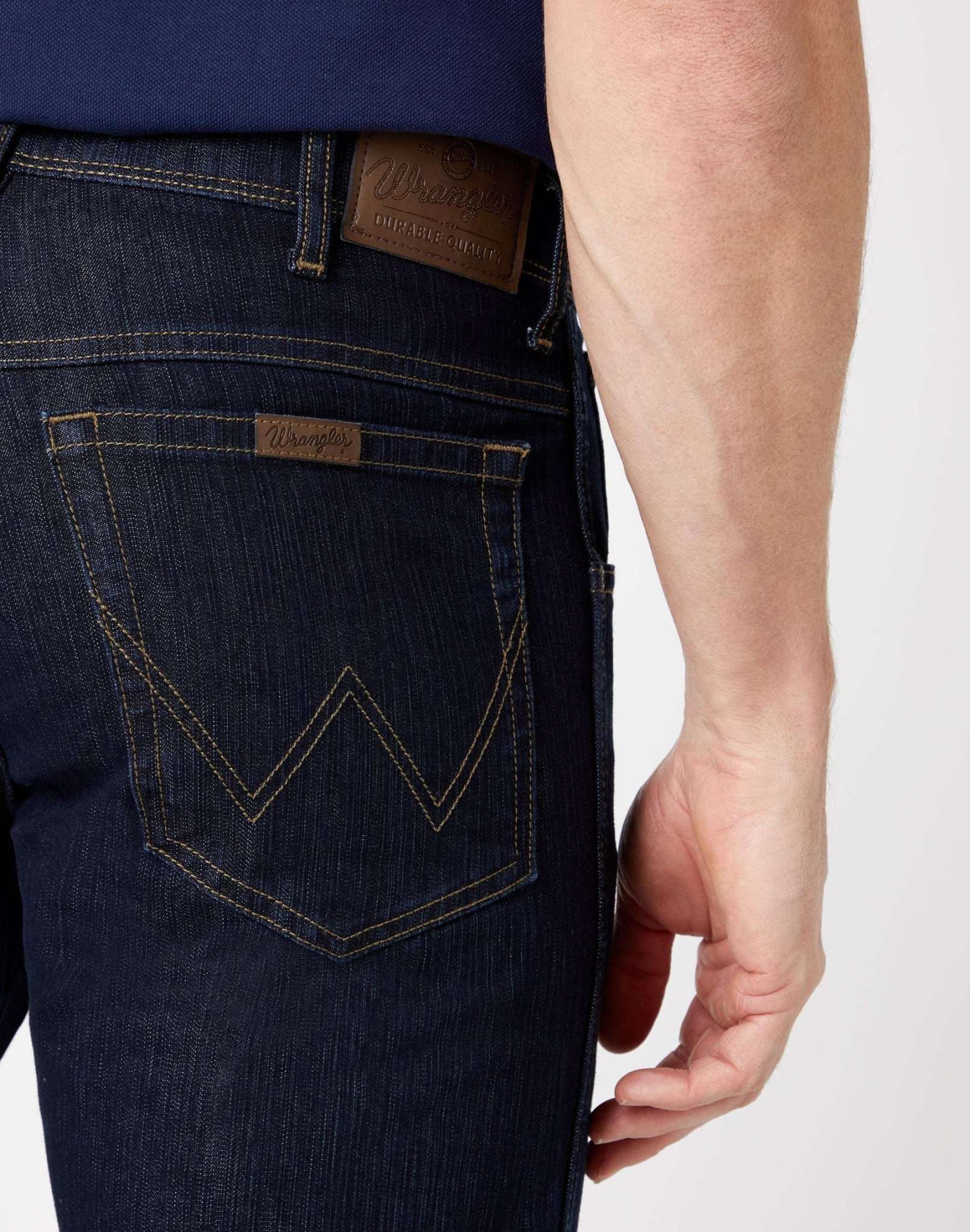 Jeans Wrangler regular fit medium stretch con lavaggio a risciacquo