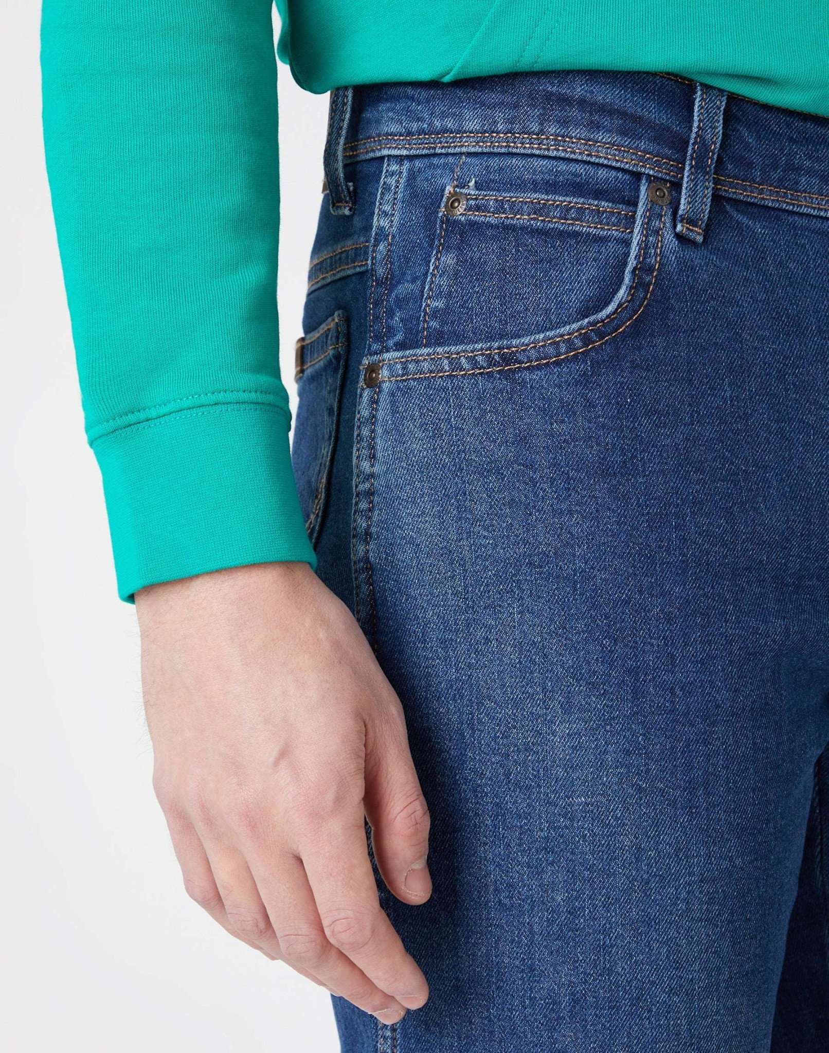 Jeans Wrangler Regular Fit Low Stretch in Darkstone