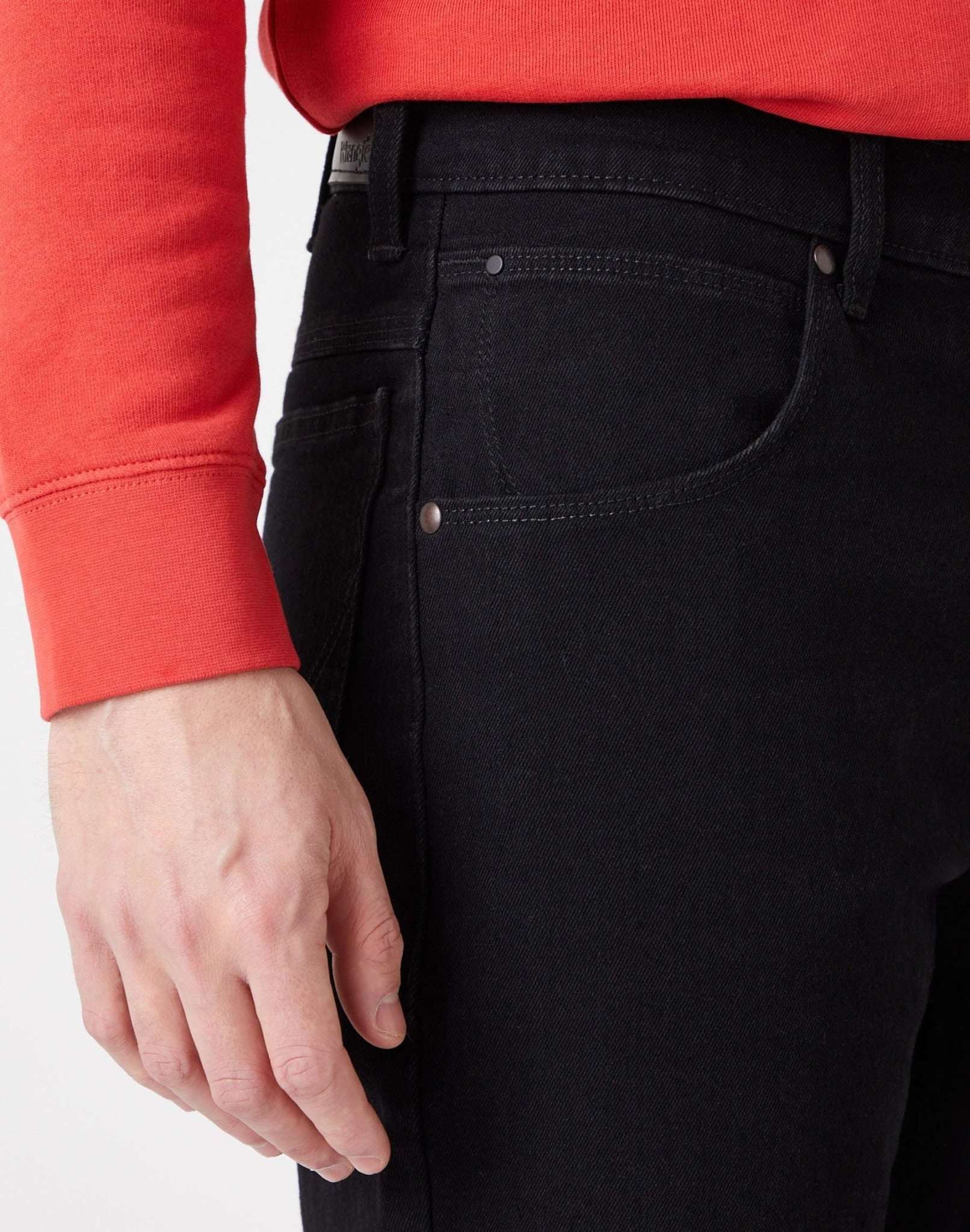 Jeans dritti Low Stretch con risciacquo nero Wrangler